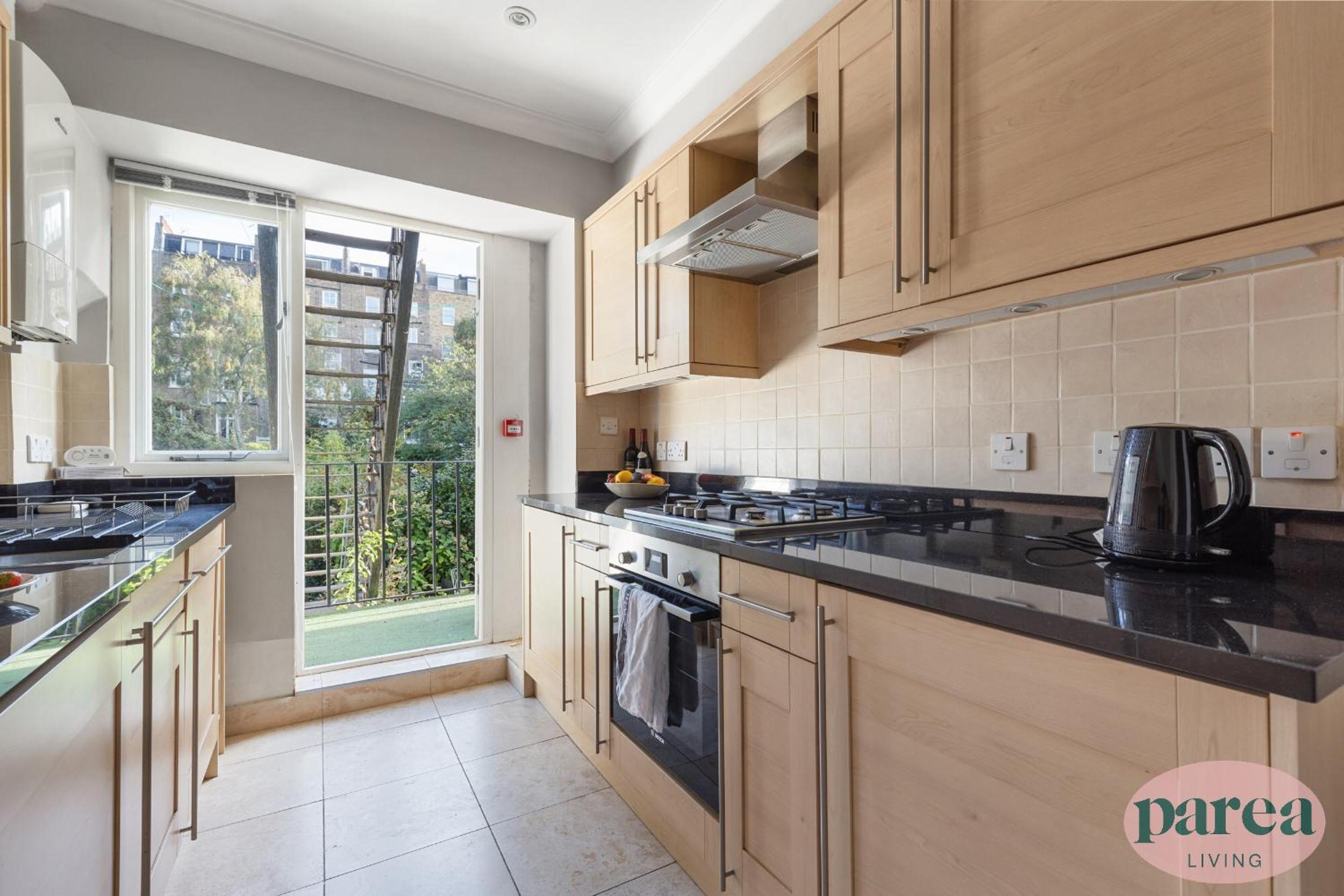 Parea Living - Notting Hill, Stylish 1-Bedroom Flat, Private Gardens, Remote Working