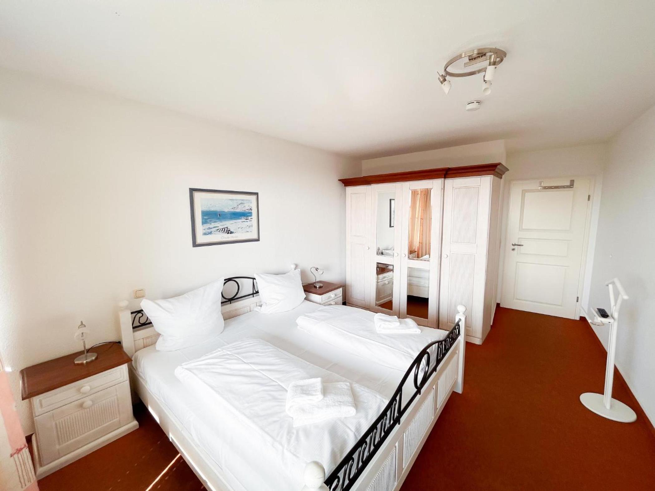Großzügige Wohnung mit zwei Bädern, Terrasse und Balkon