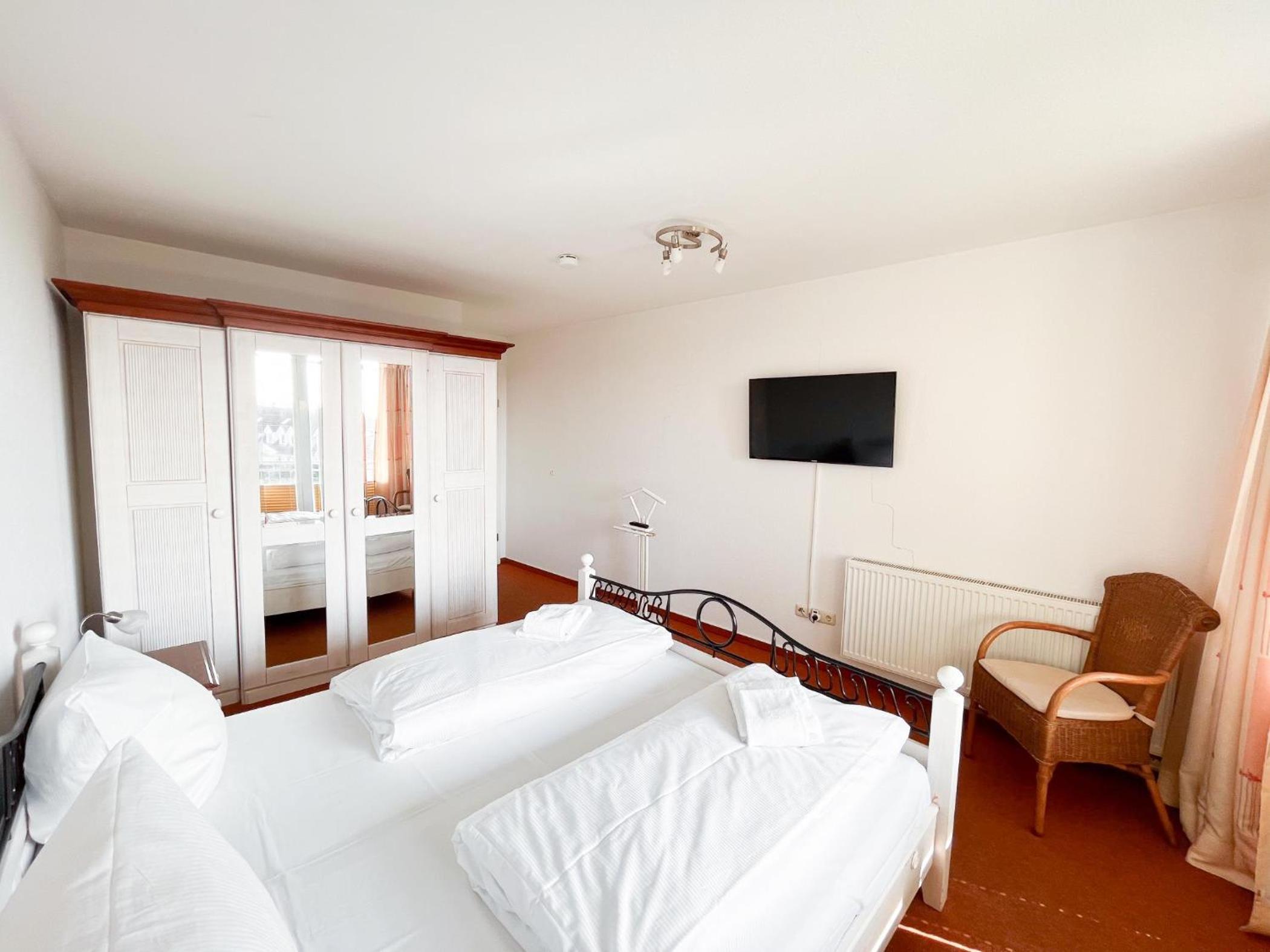 Großzügige Wohnung mit zwei Bädern, Terrasse und Balkon