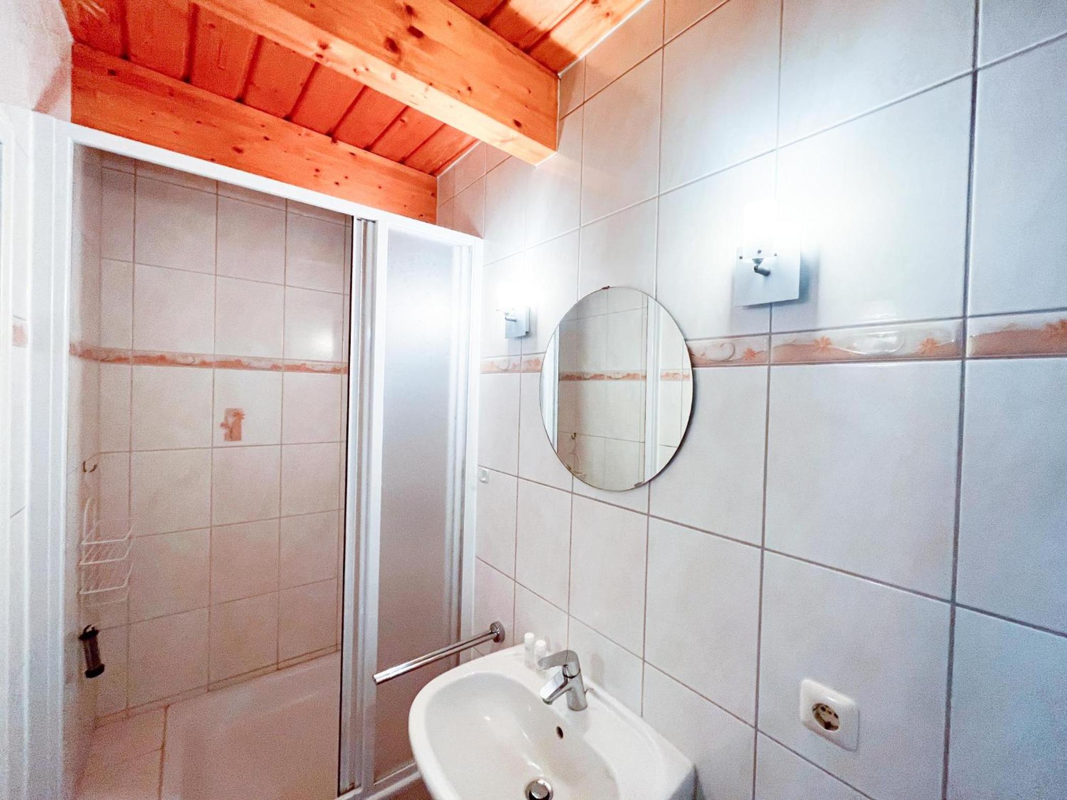 Großzügige Wohnung mit zwei Bädern, Terrasse und Balkon