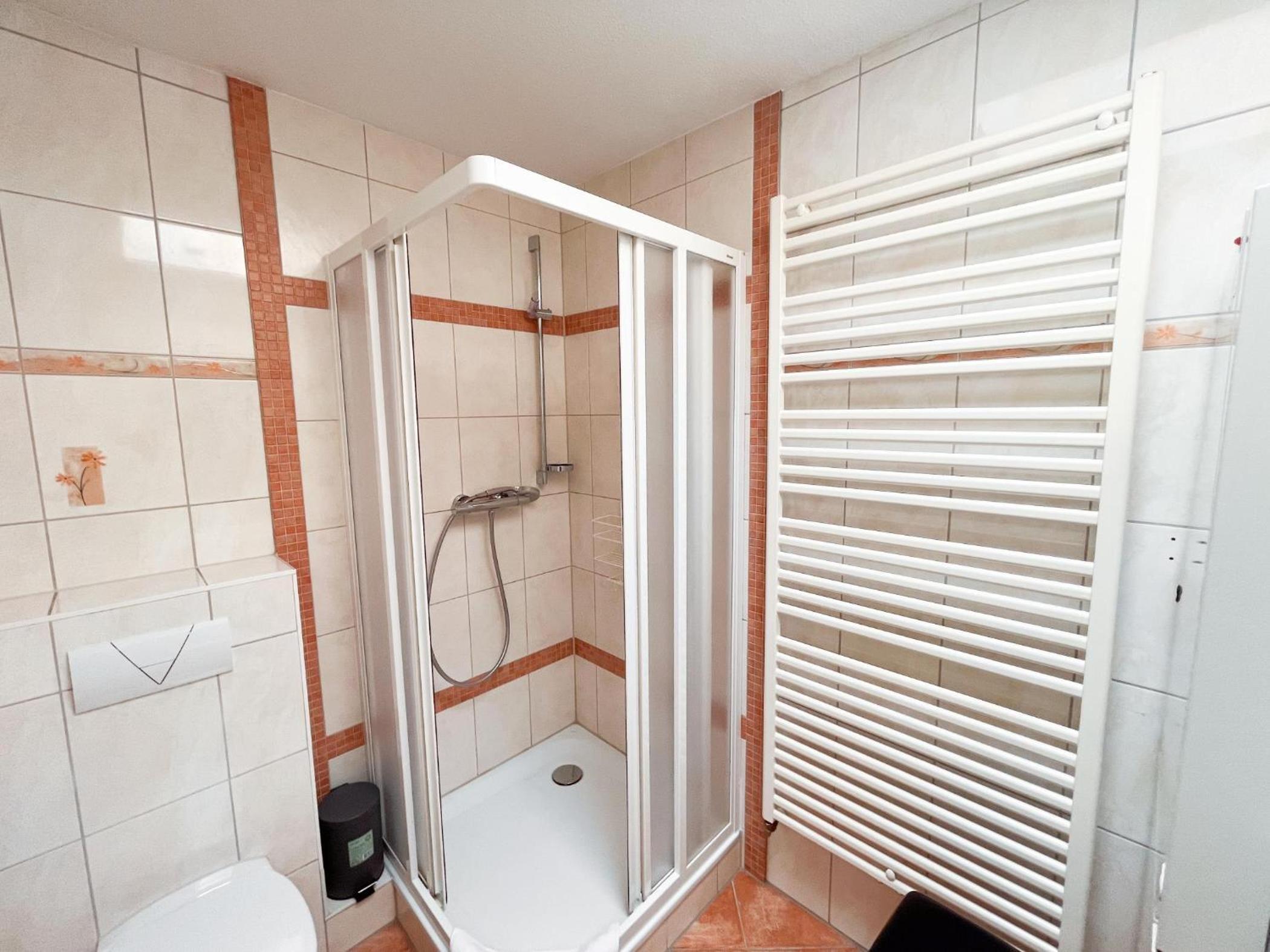 Großzügige Wohnung mit zwei Bädern, Terrasse und Balkon