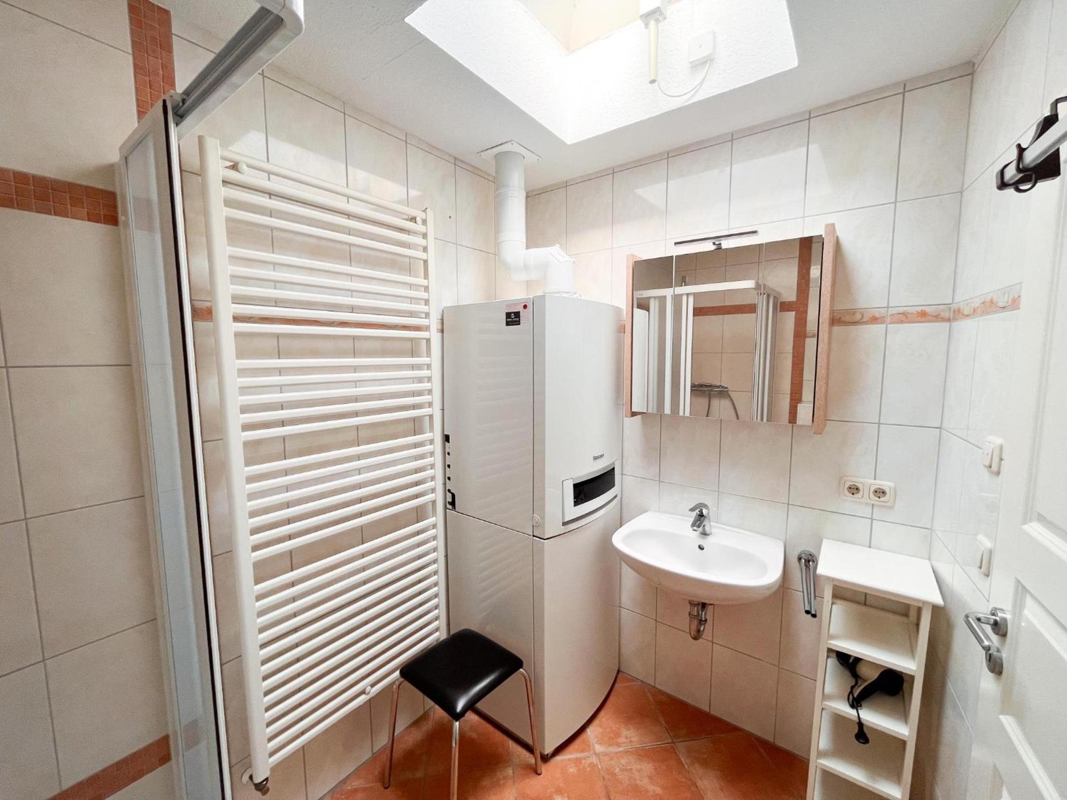 Großzügige Wohnung mit zwei Bädern, Terrasse und Balkon