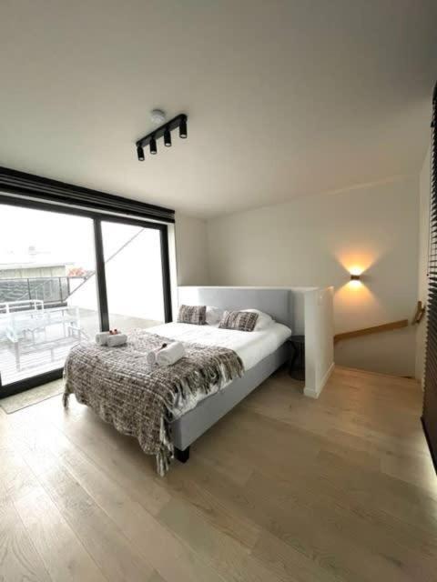 Family house with stunning roof terrace overlooking the Diaz Arena