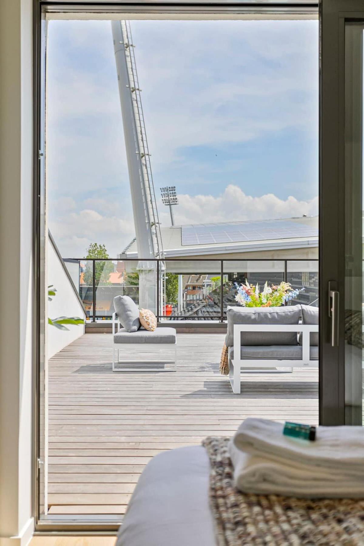 Family house with stunning roof terrace overlooking the Diaz Arena