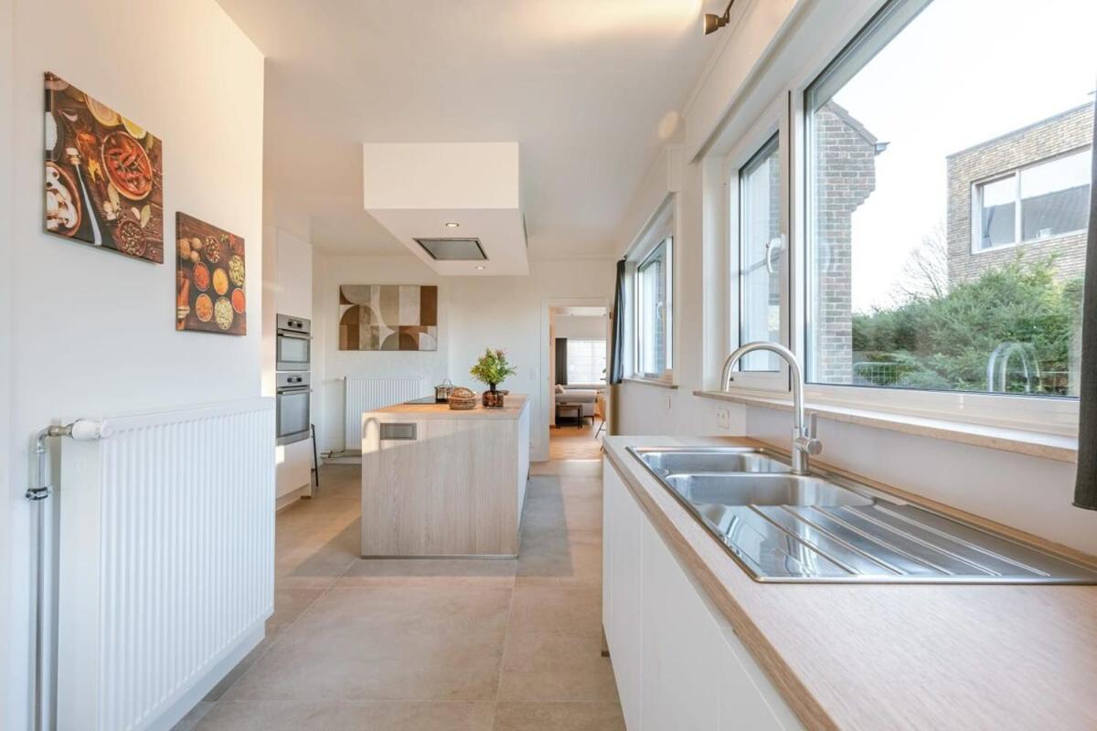 Bruges Vacations - Spacious house with garden for family and friends - Property Image 2