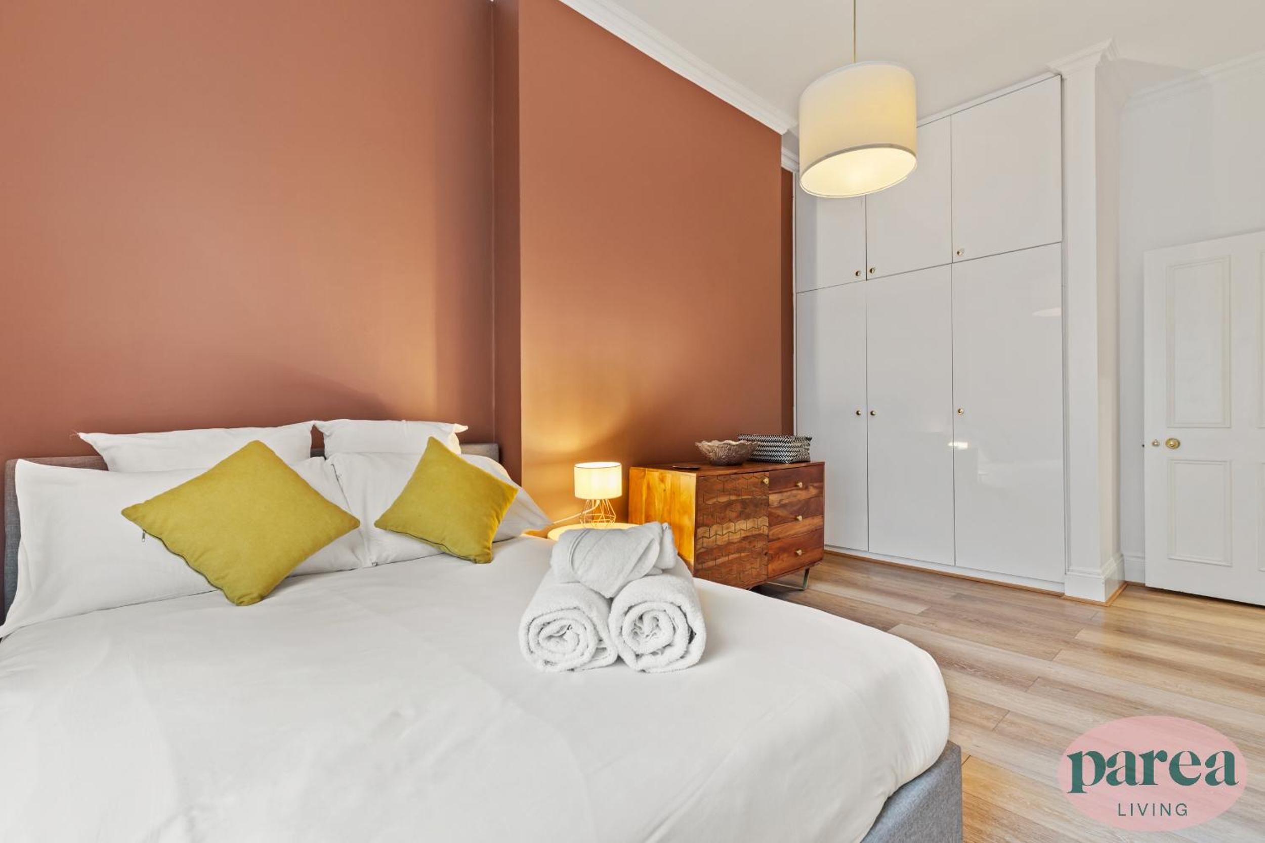 Parea Living - South Kensington, Elegant 1-Bedroom Flat, WFH Desk