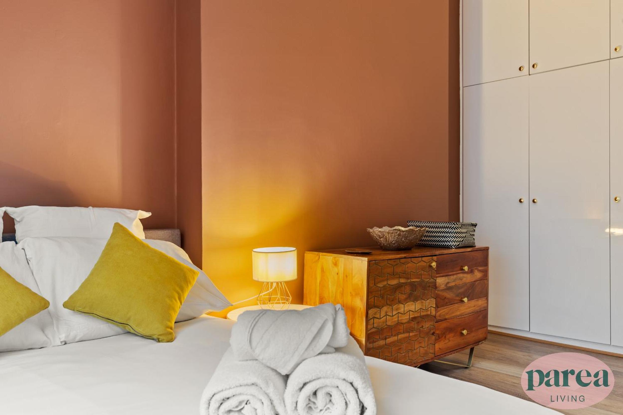 Parea Living - South Kensington, Elegant 1-Bedroom Flat, WFH Desk