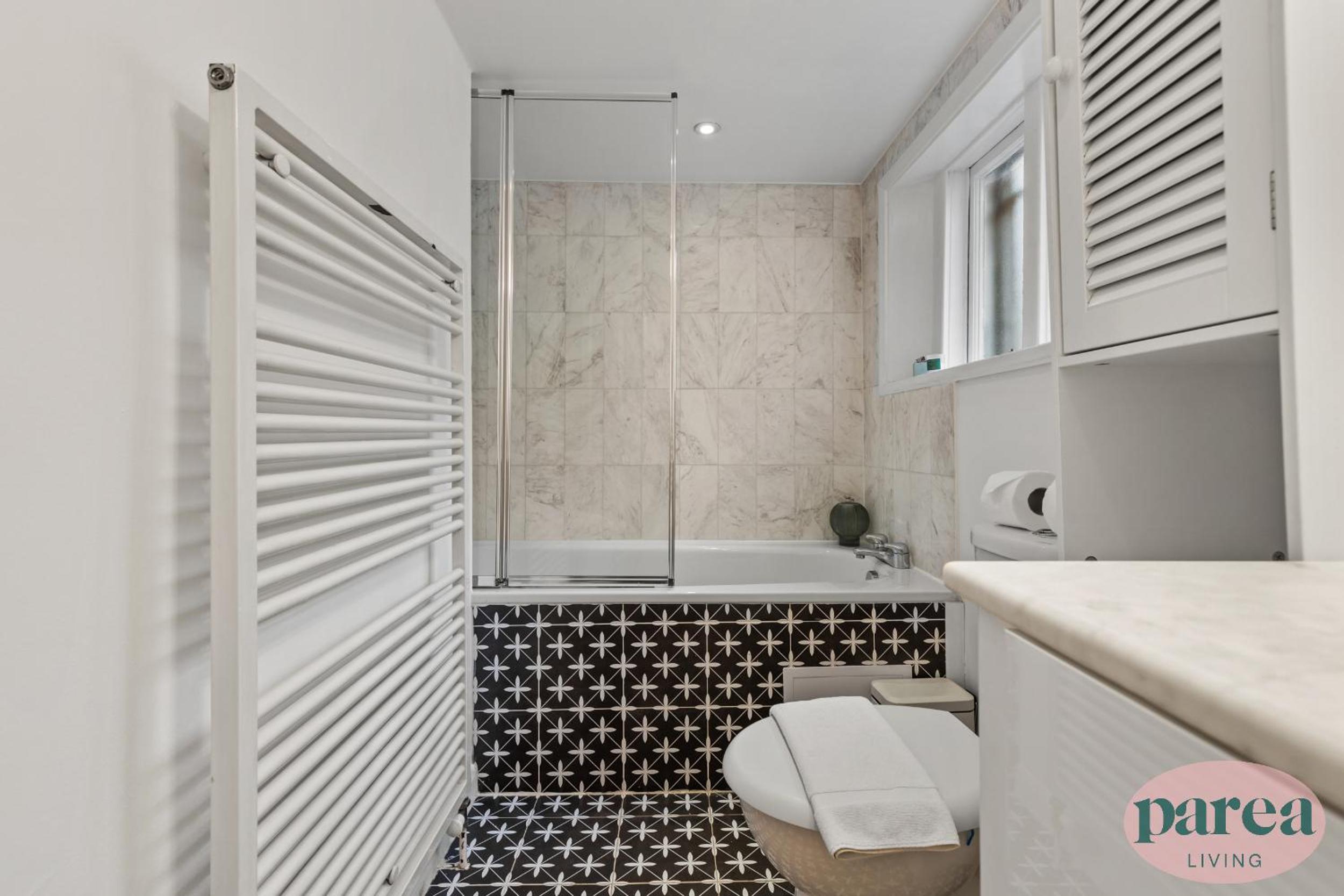 Parea Living - South Kensington, Elegant 1-Bedroom Flat, WFH Desk