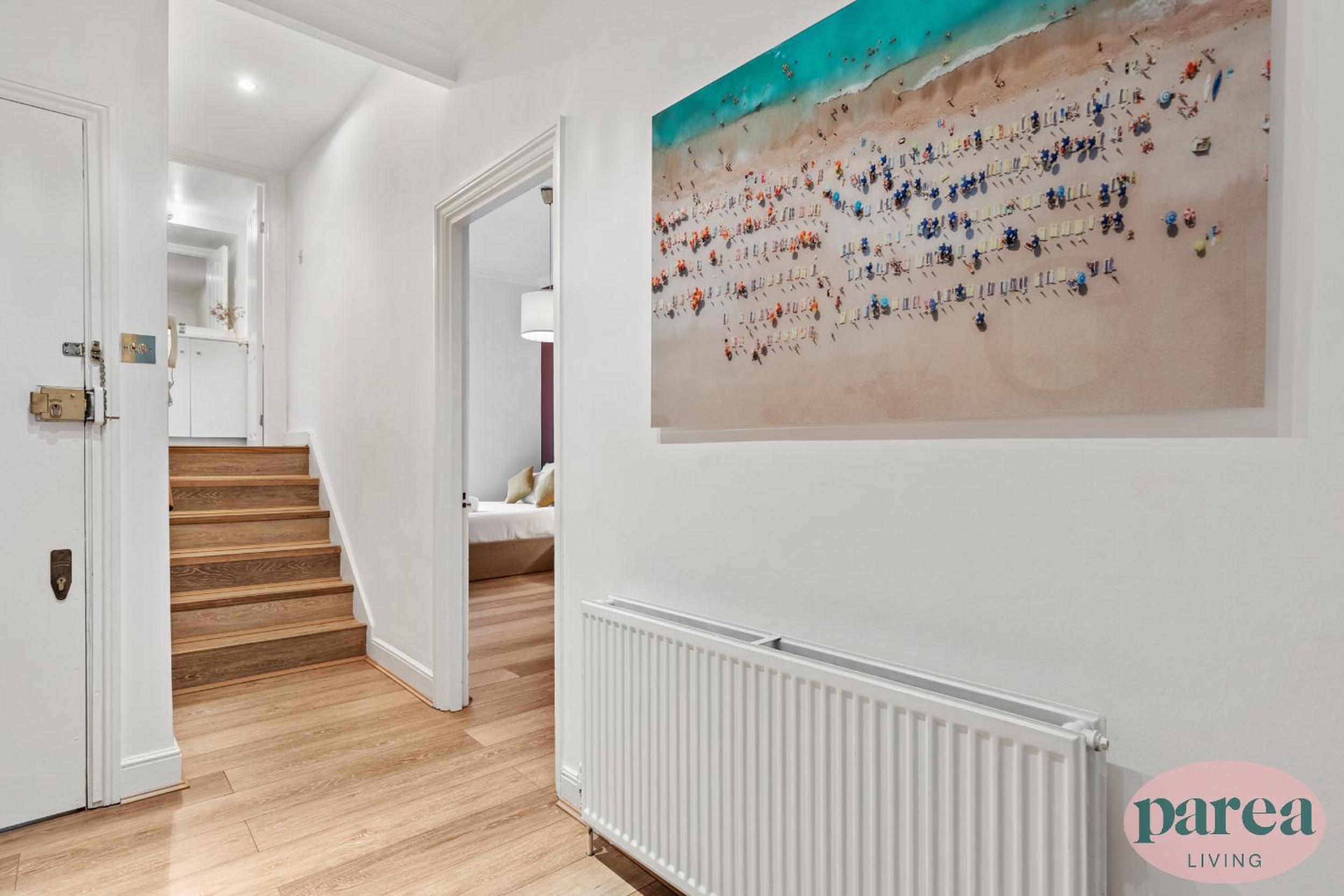 Parea Living - South Kensington, Elegant 1-Bedroom Flat, WFH Desk