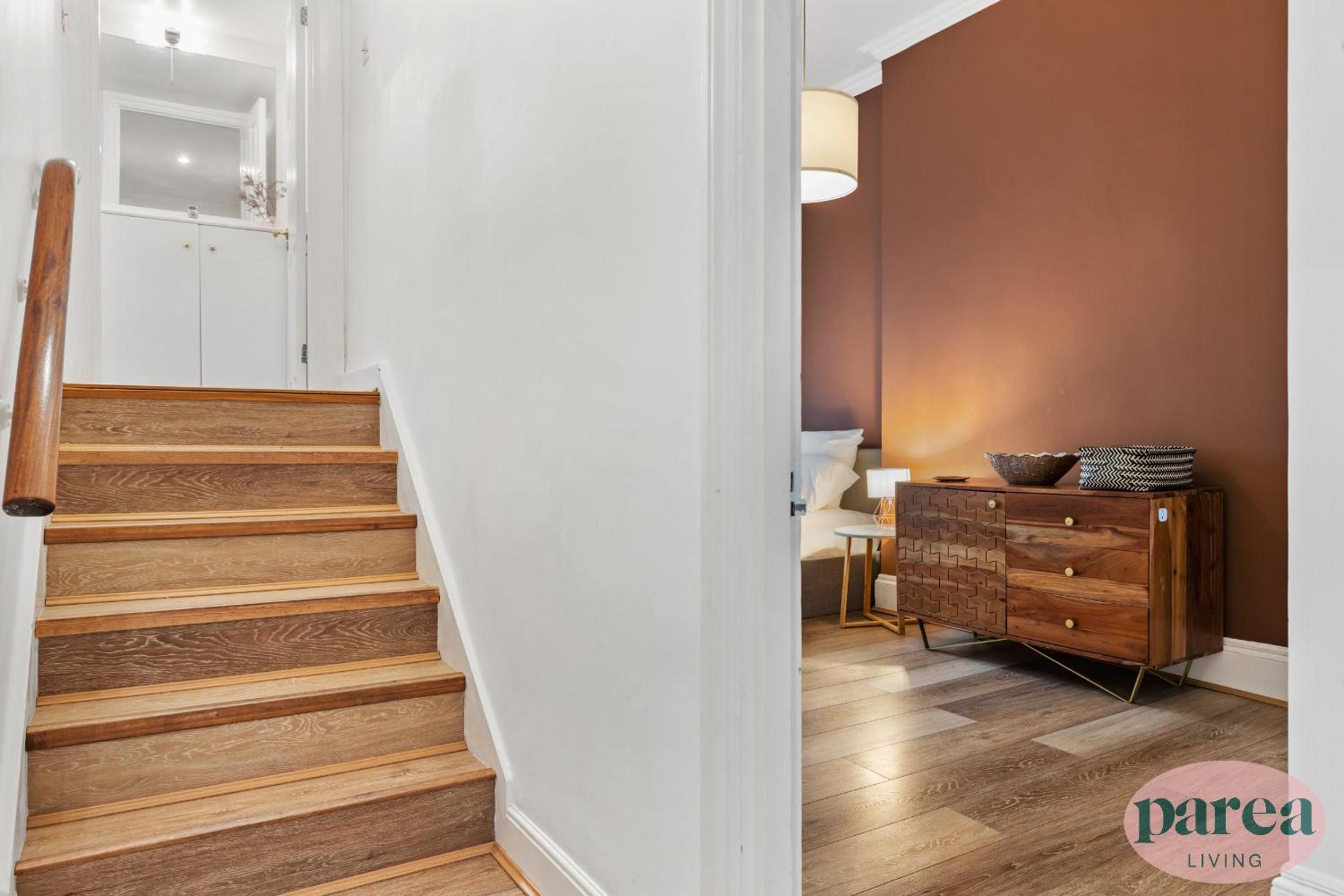 Parea Living - South Kensington, Elegant 1-Bedroom Flat, WFH Desk