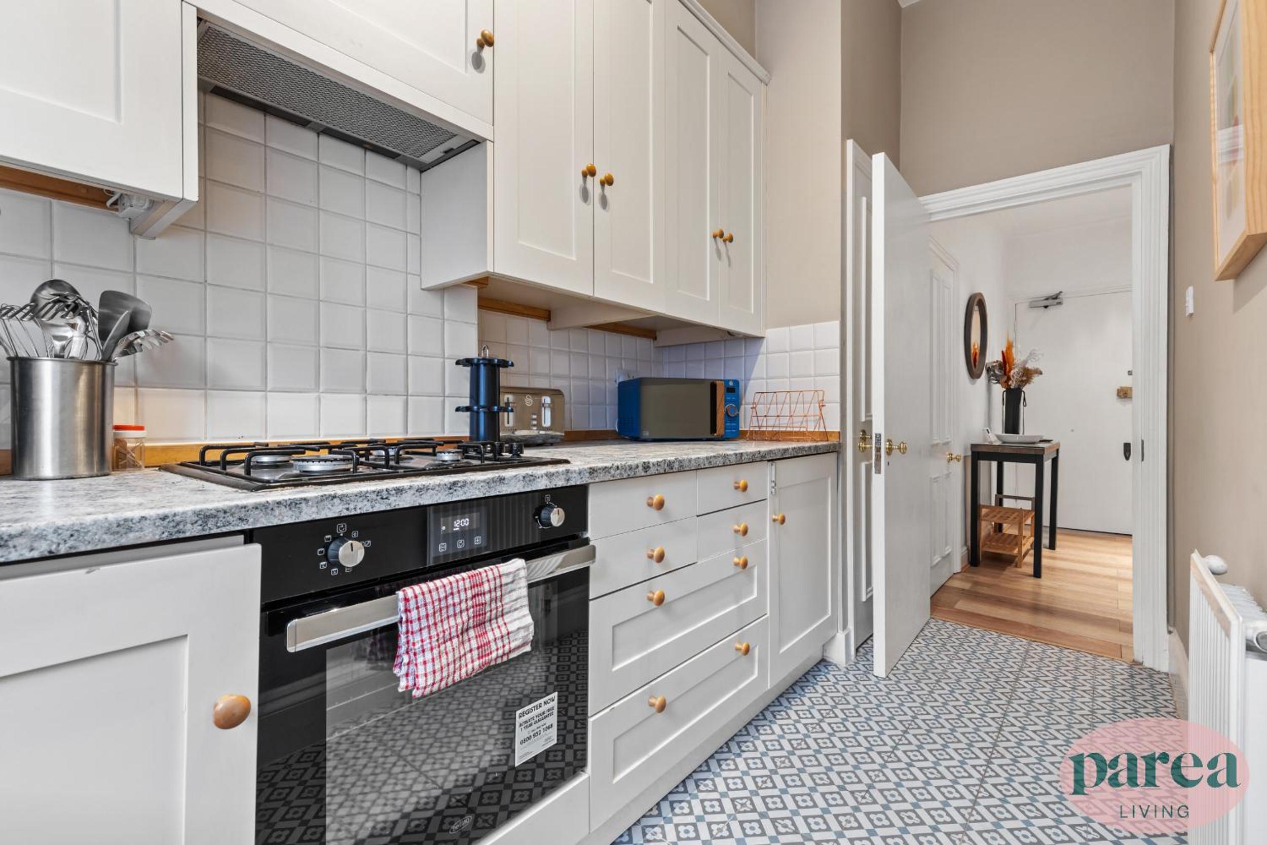 Parea Living - South Kensington, Elegant 1-Bedroom Flat, WFH Desk