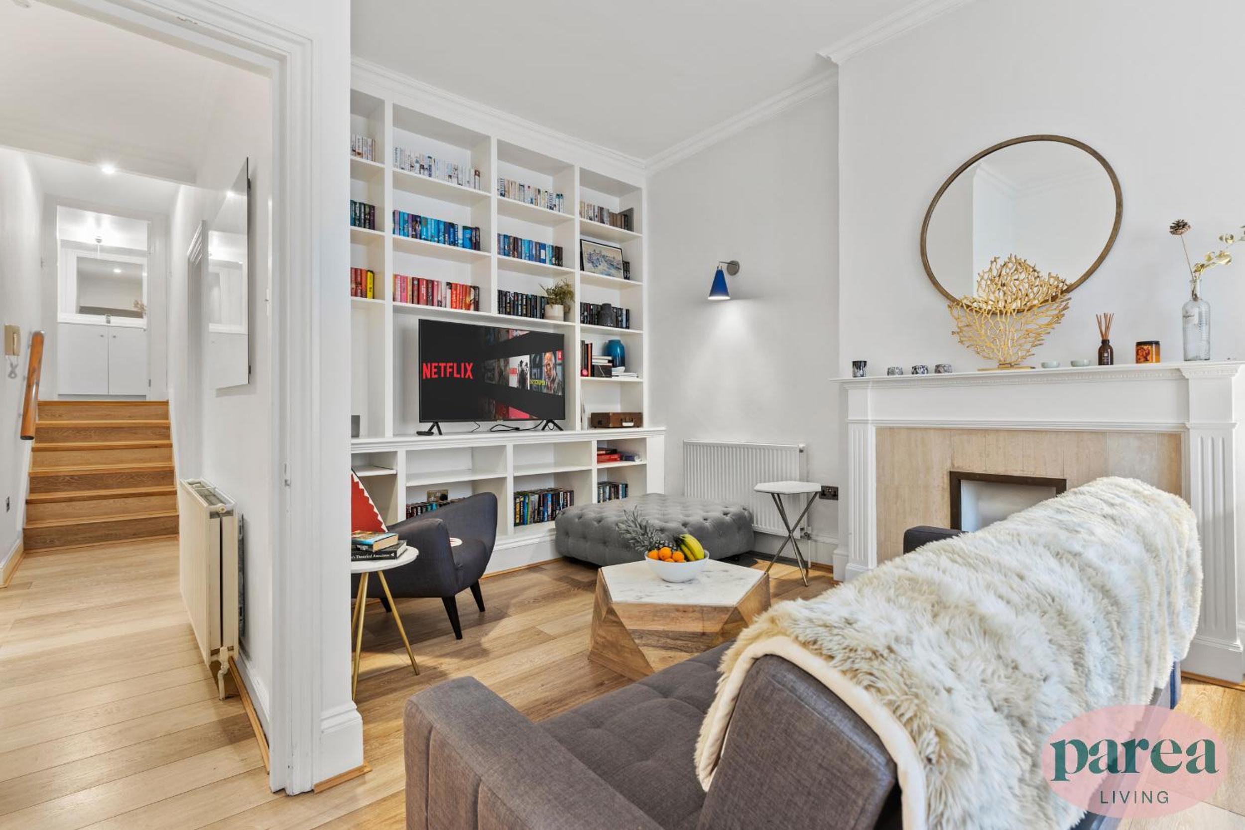 Parea Living - South Kensington, Elegant 1-Bedroom Flat, WFH Desk