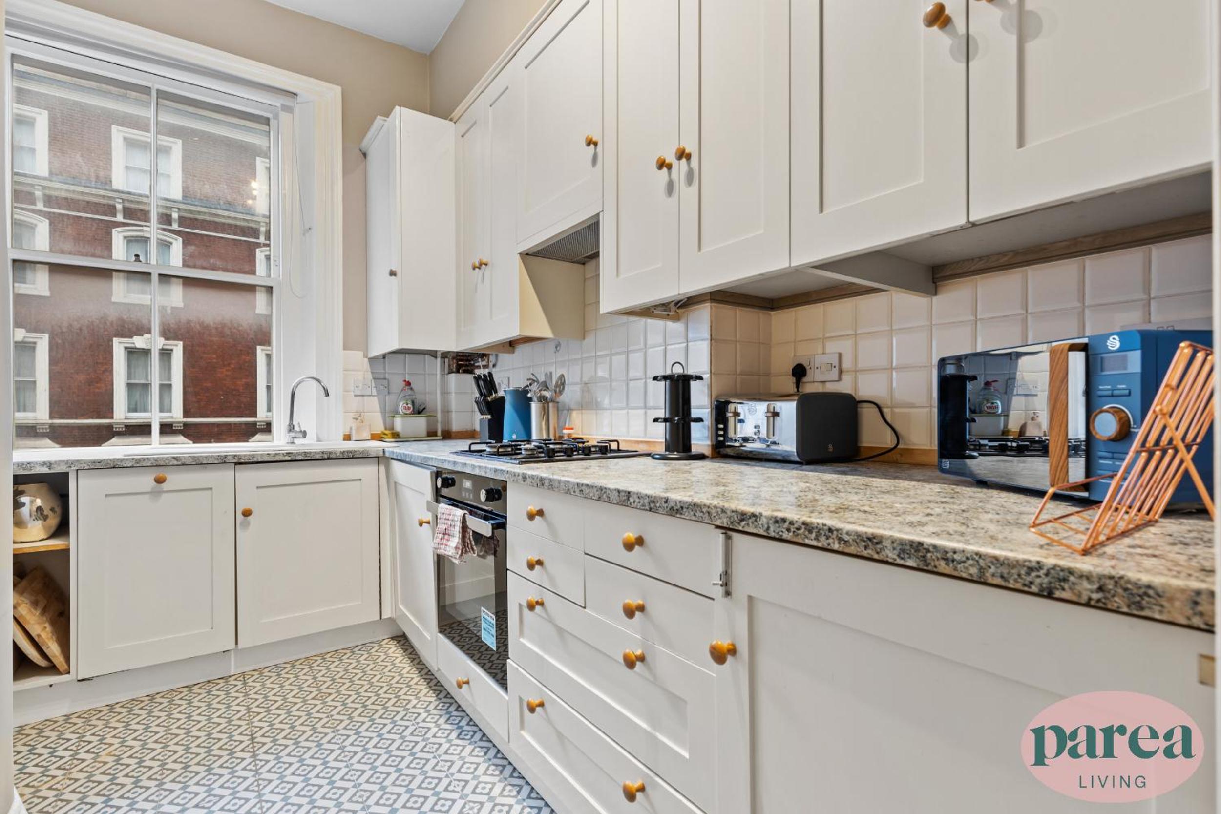 Parea Living - South Kensington, Elegant 1-Bedroom Flat, WFH Desk