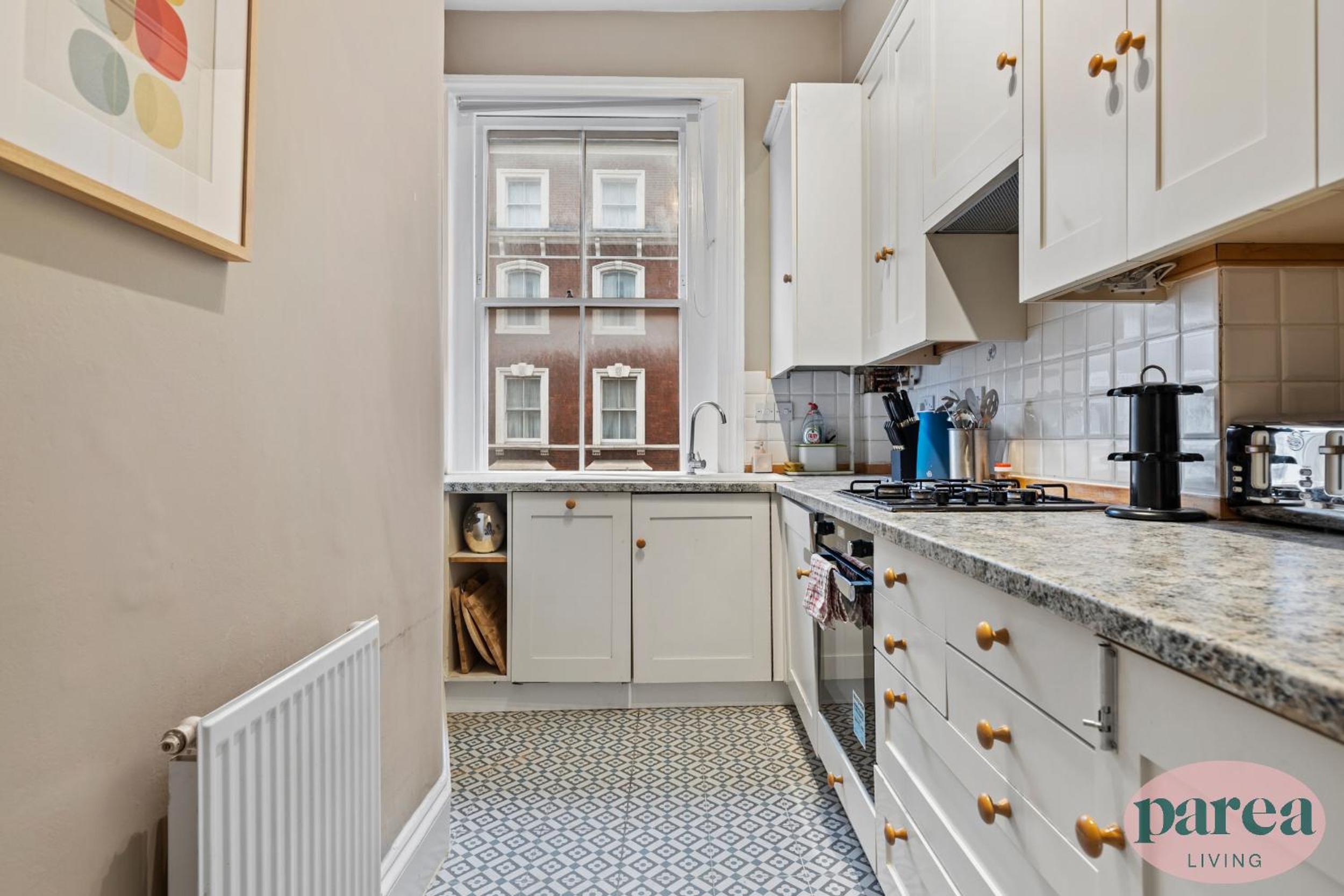 Parea Living - South Kensington, Elegant 1-Bedroom Flat, WFH Desk
