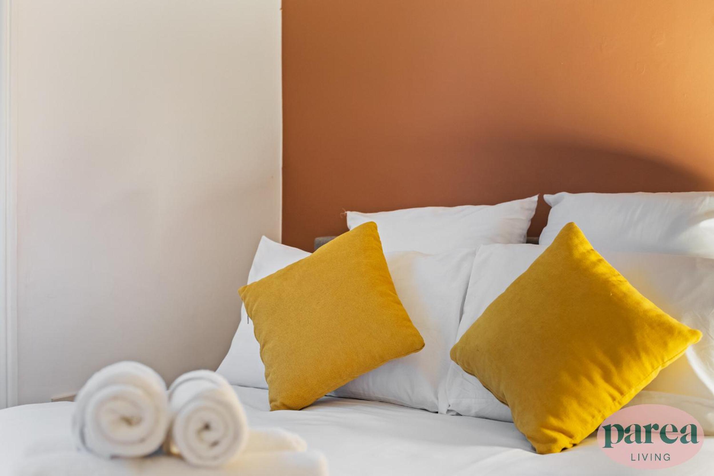 Parea Living - South Kensington, Elegant 1-Bedroom Flat, WFH Desk