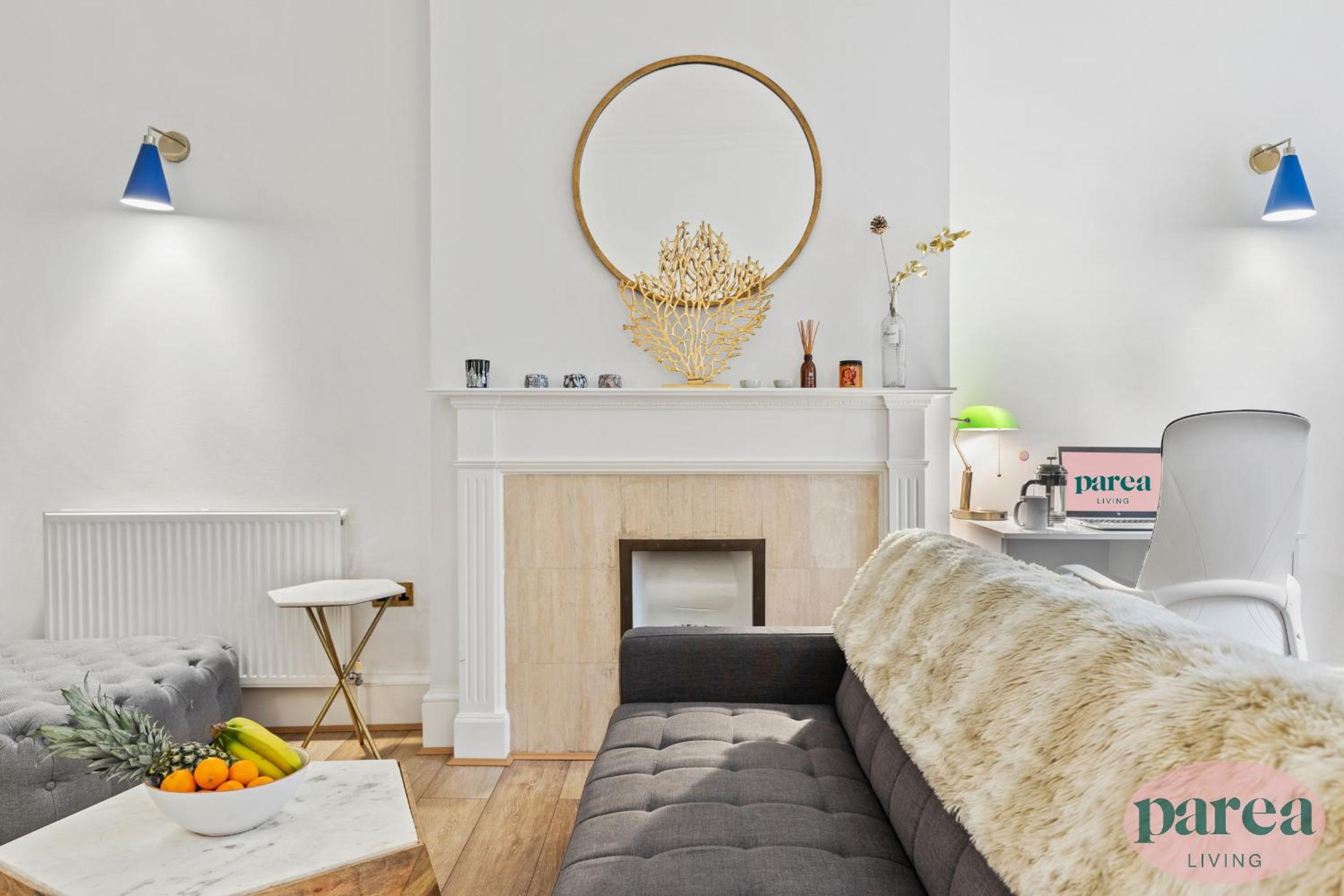 Parea Living - South Kensington, Elegant 1-Bedroom Flat, WFH Desk