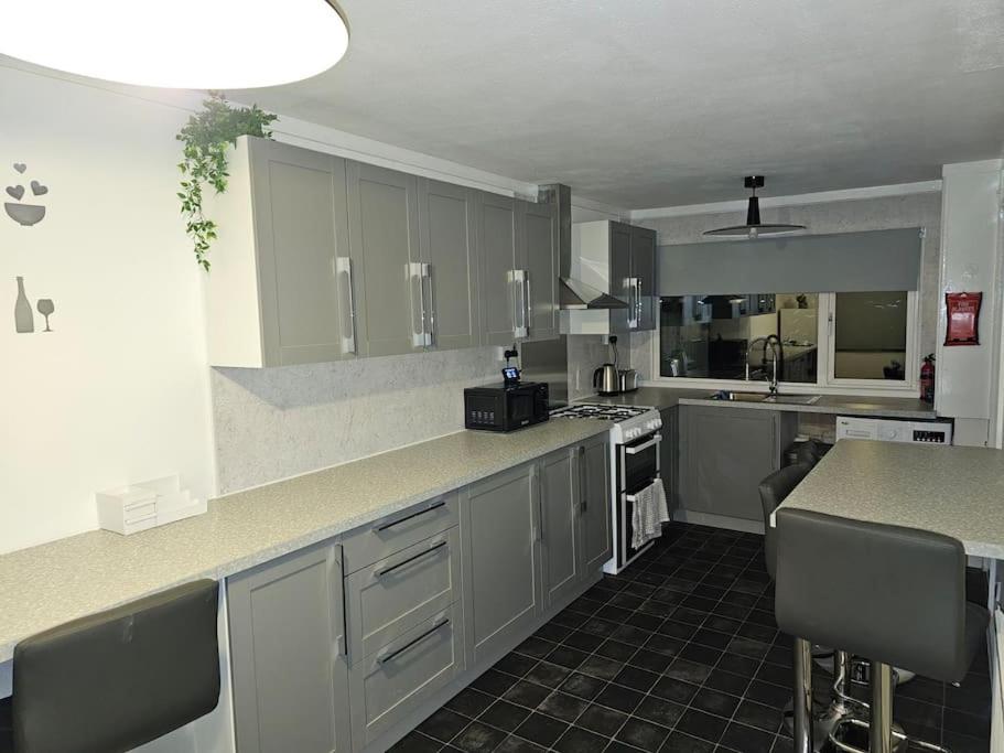 Airport,NEC,JLR,Bham. Entire house 5 beds. view 3