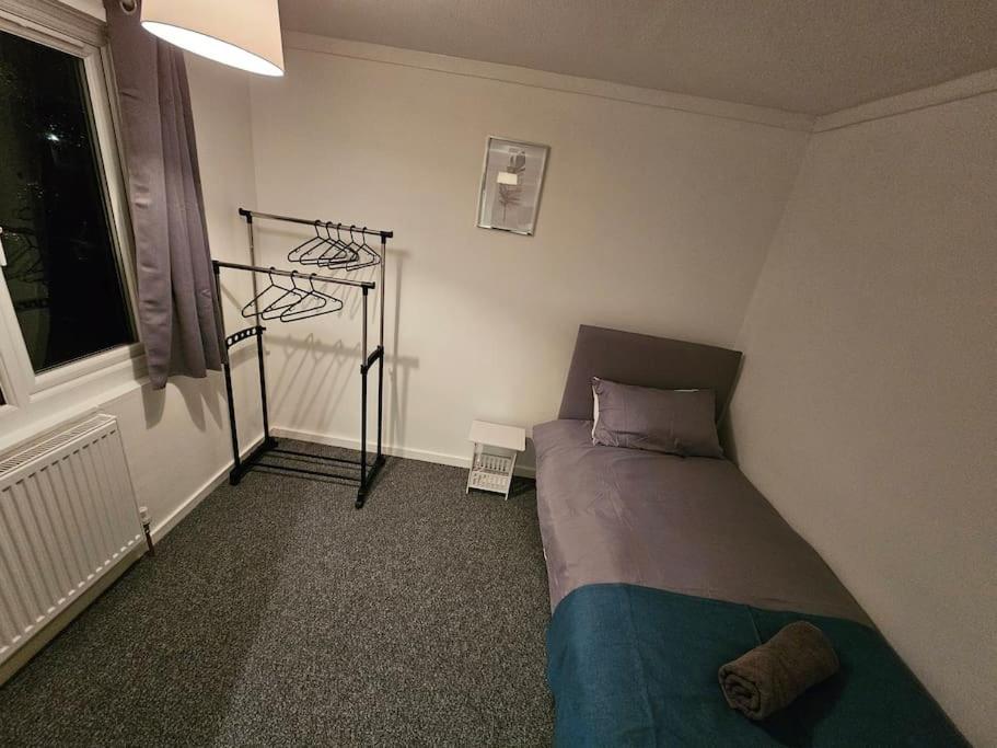 Airport,NEC,JLR,Bham. Entire house 5 beds. view 5