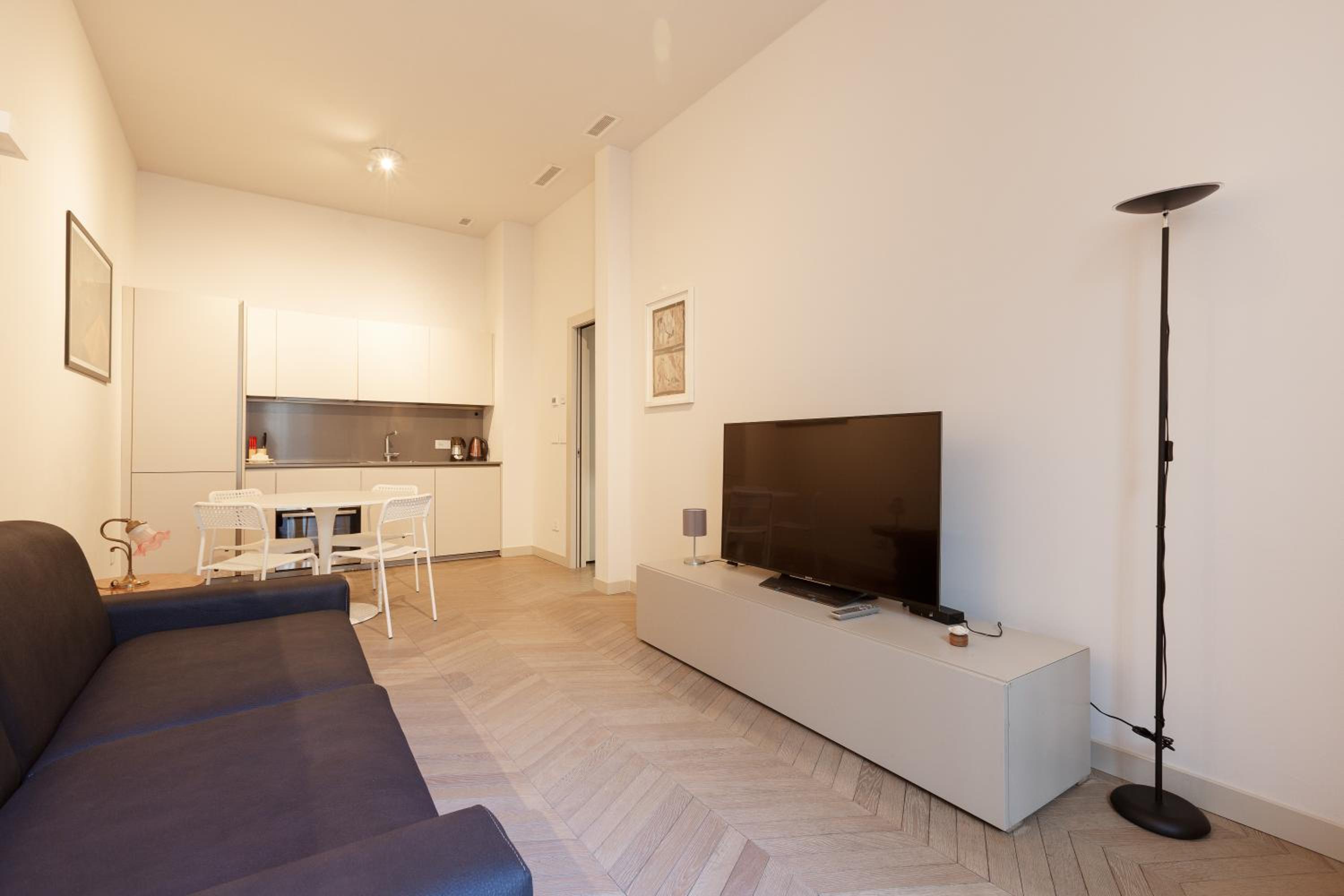GuestHost - Cordusio Enchanting Apartment