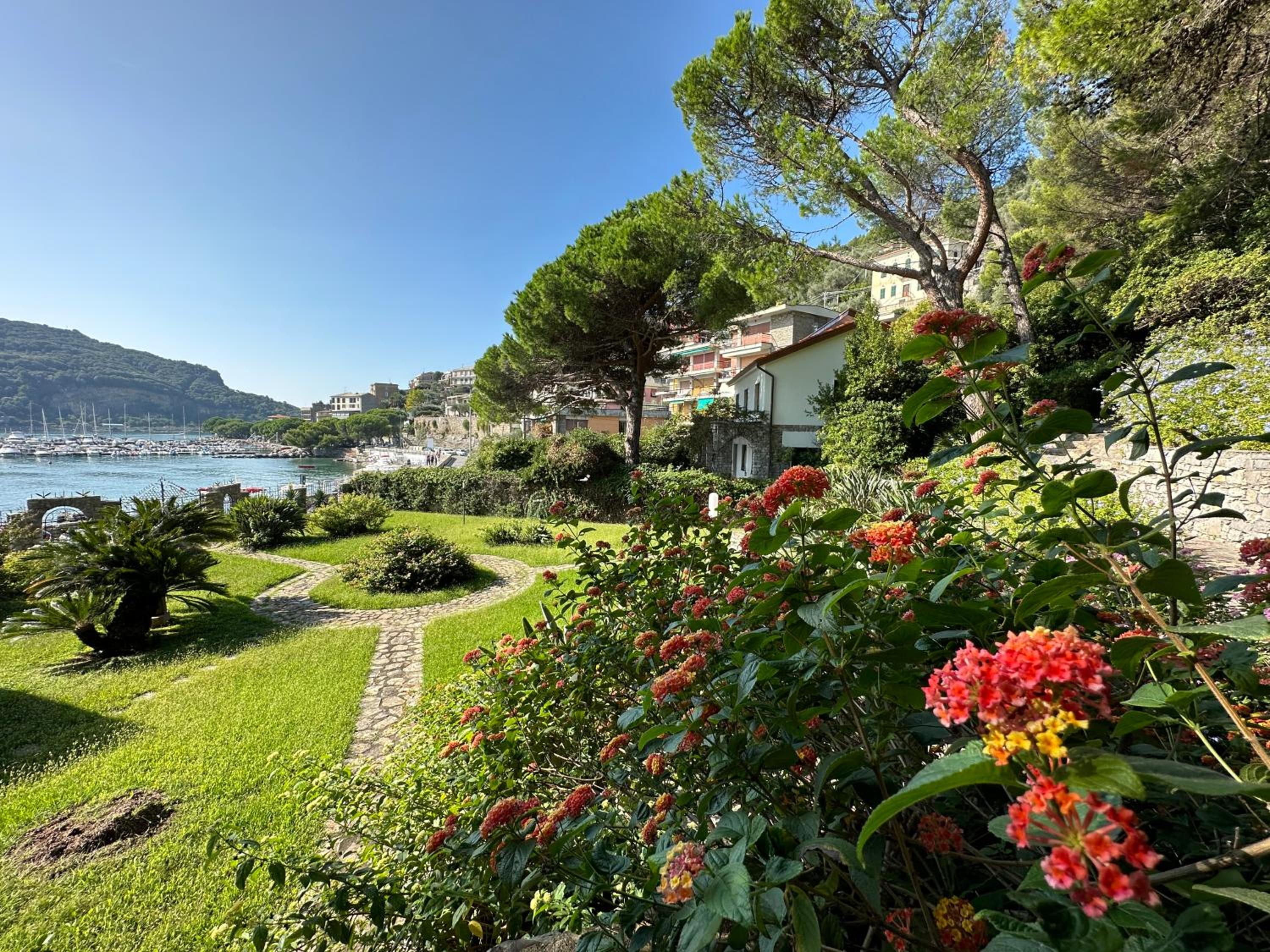 Villa Doria 16 Pax by VILLASRETREATS view 3