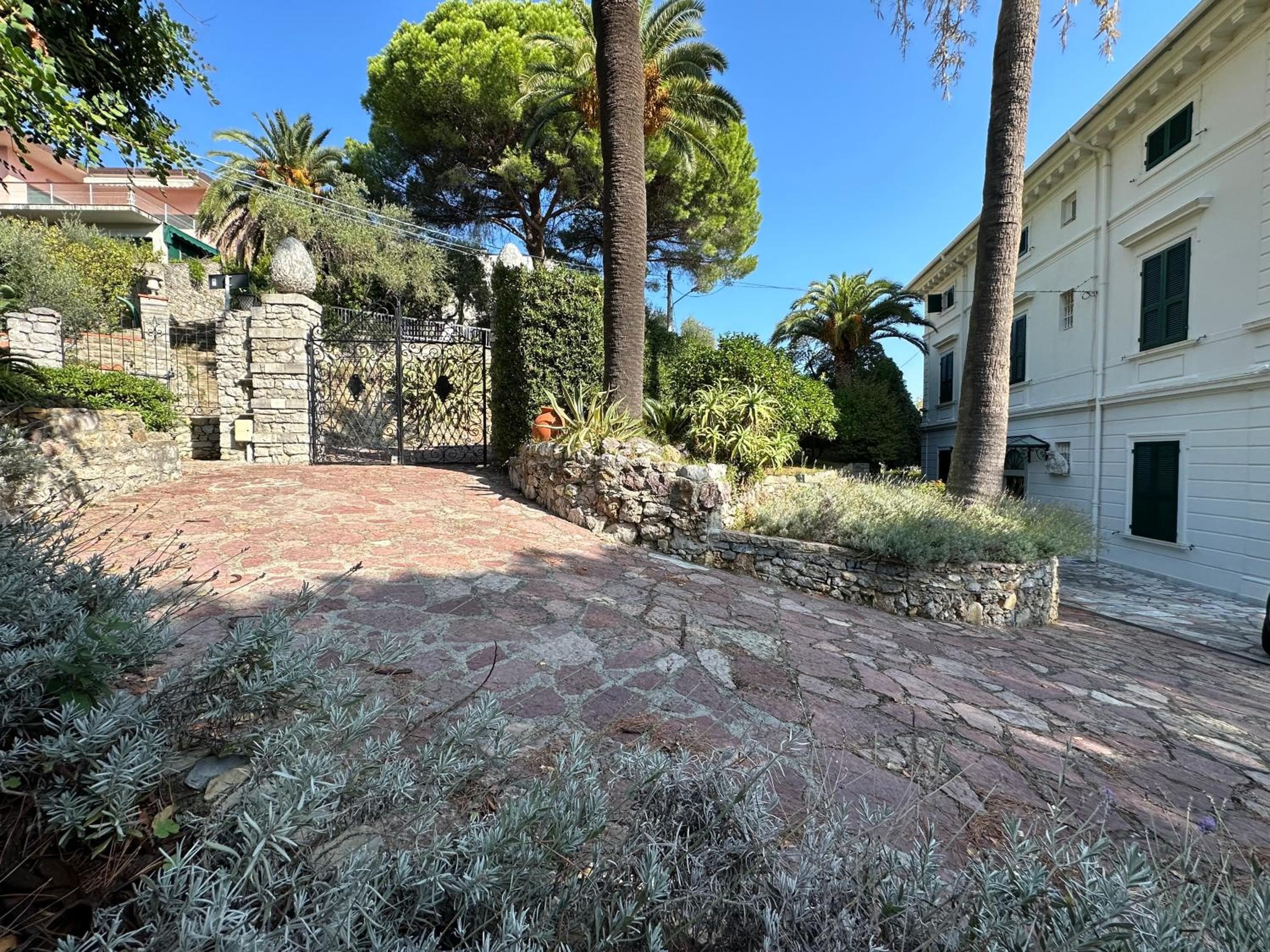 Villa Doria 16 Pax by VILLASRETREATS view 2