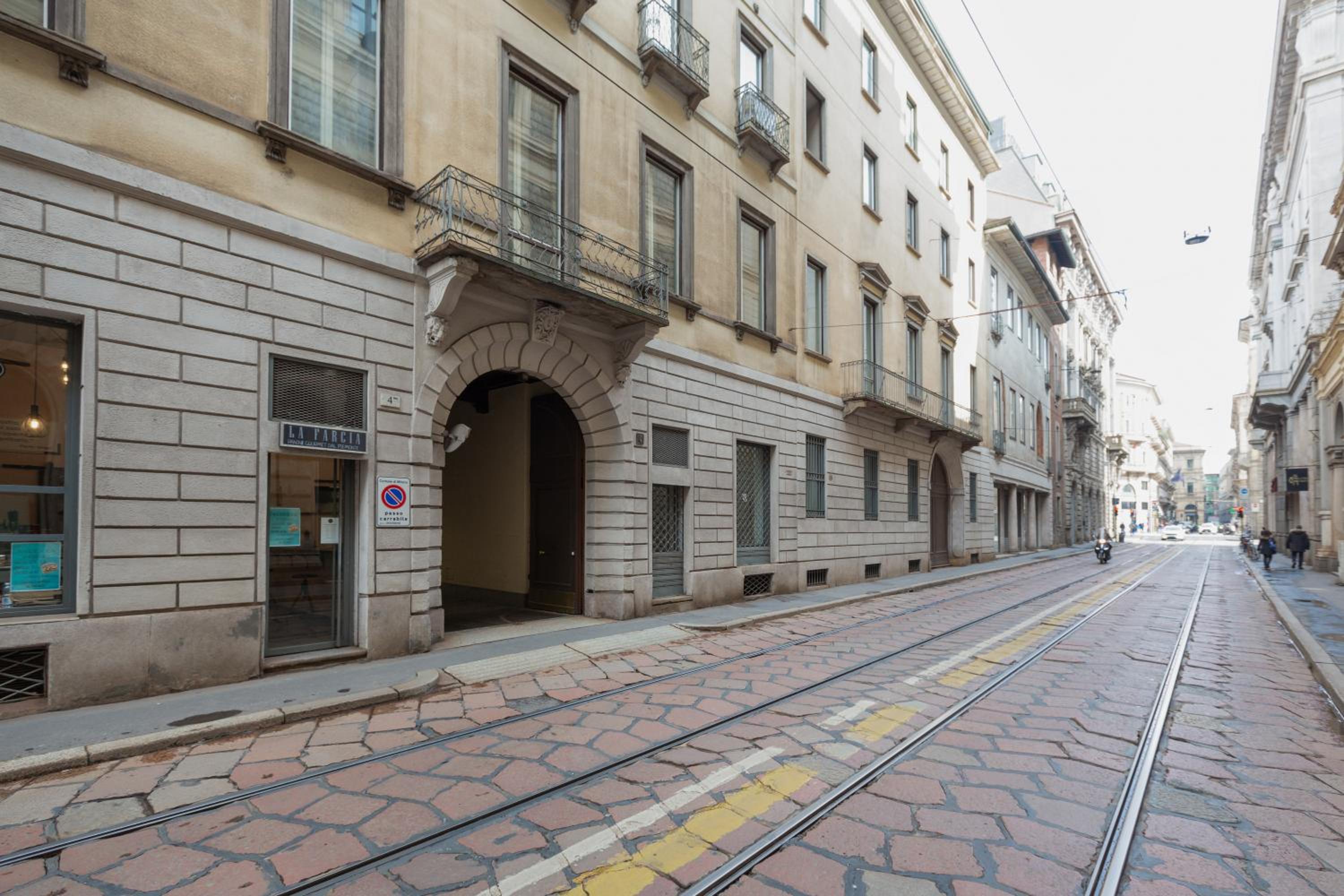 GuestHost - Cordusio Enchanting Apartment