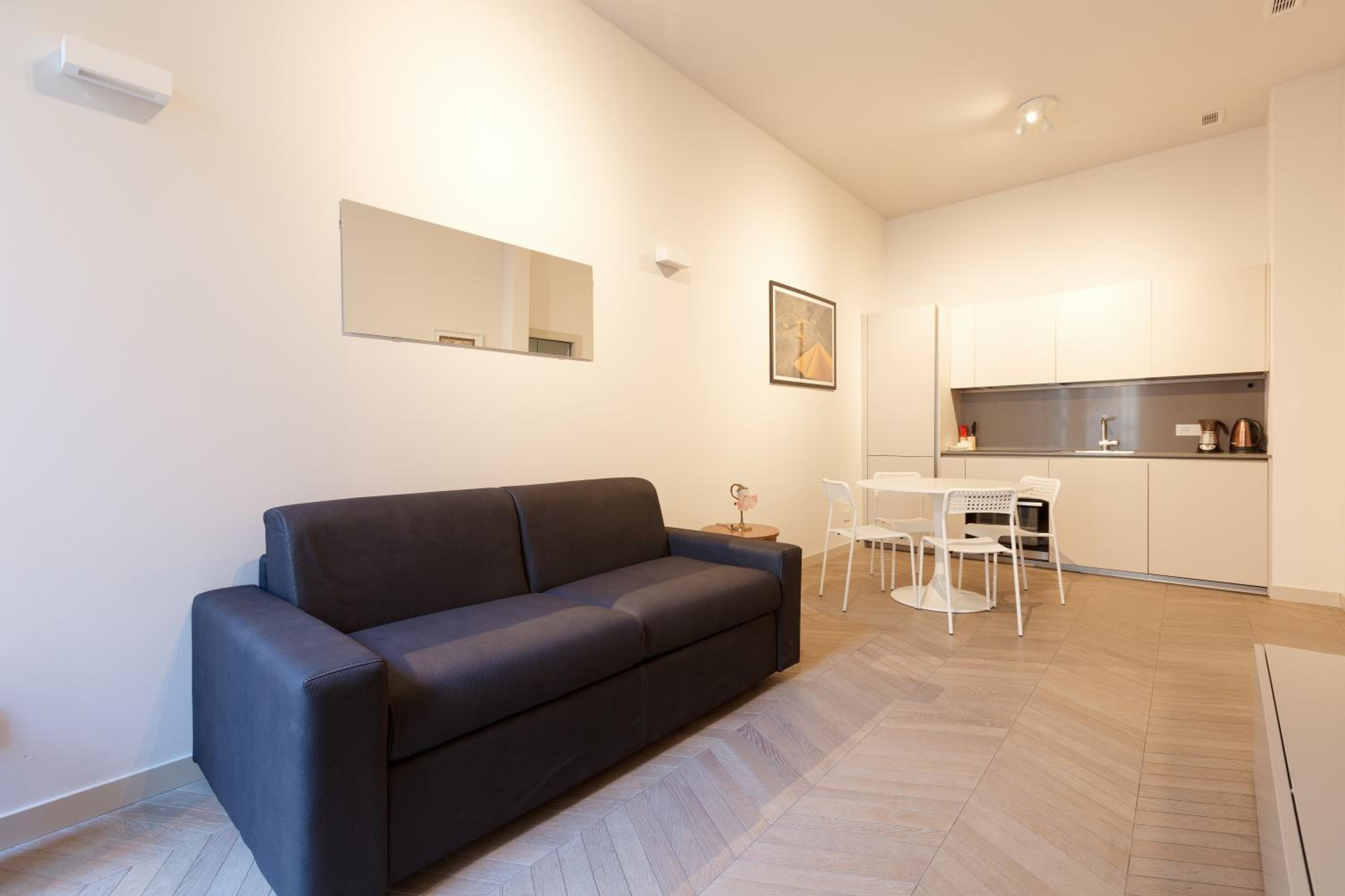 GuestHost - Cordusio Enchanting Apartment