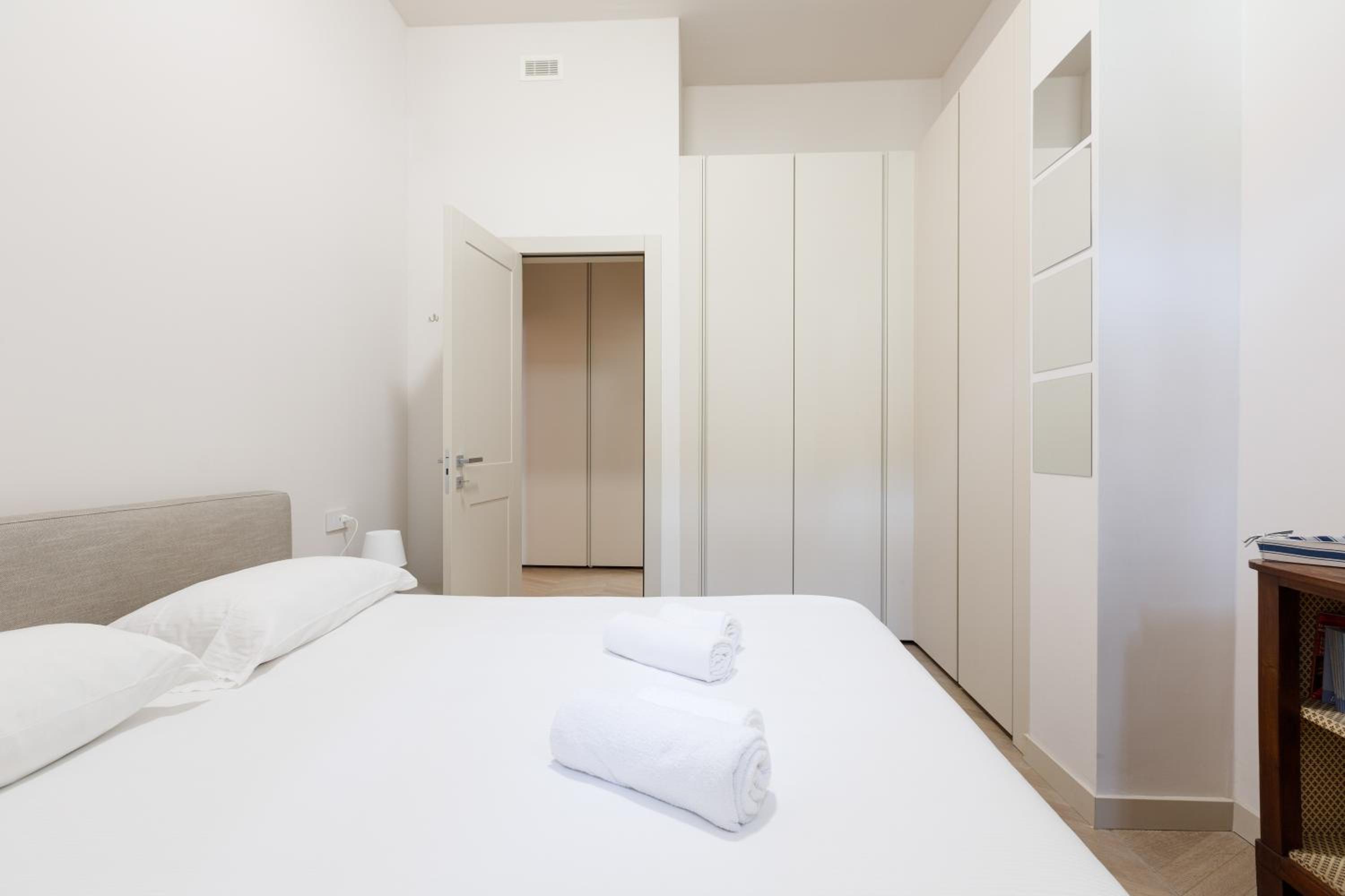 GuestHost - Cordusio Enchanting Apartment