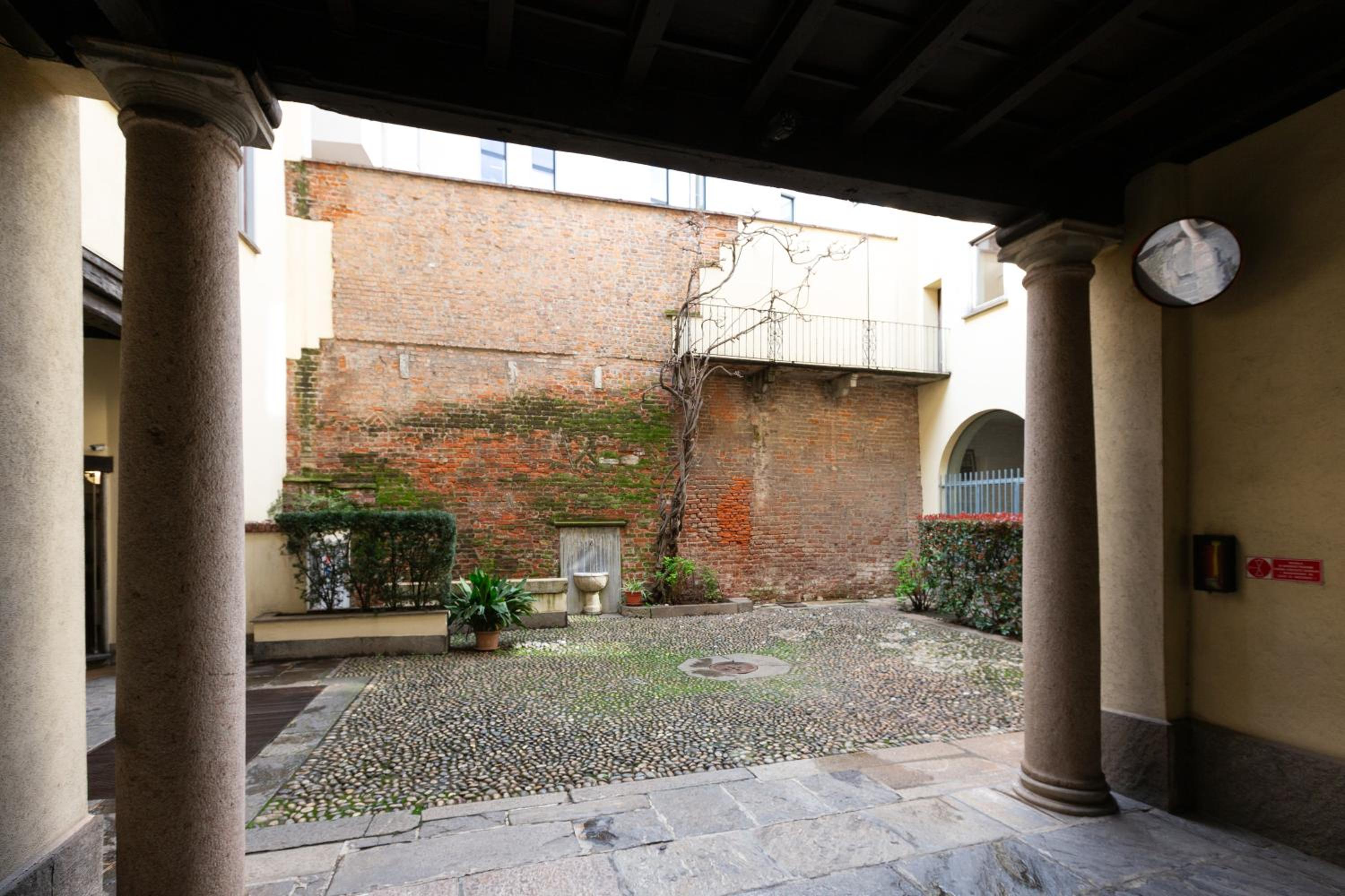GuestHost - Cordusio Enchanting Apartment