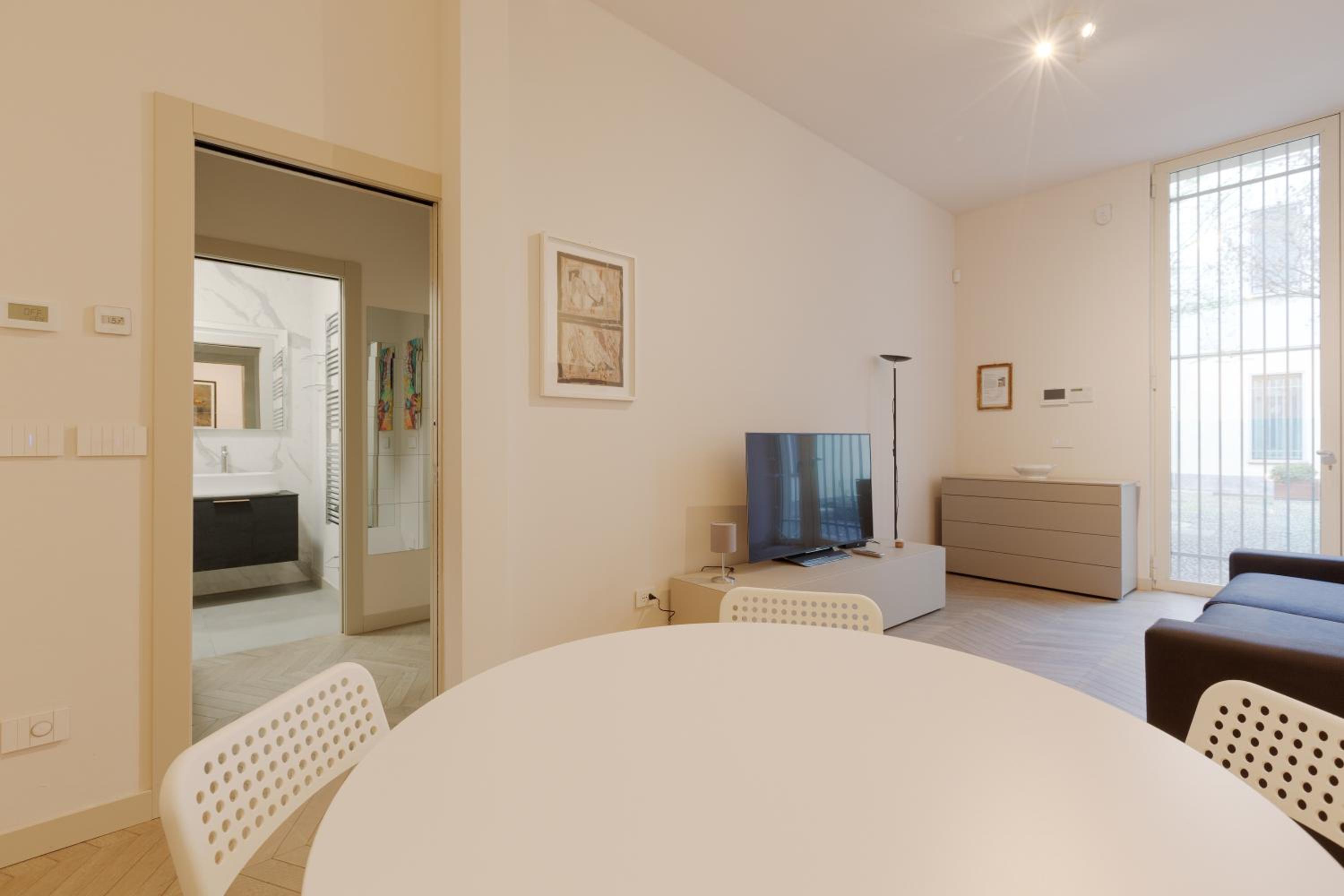 GuestHost - Cordusio Enchanting Apartment