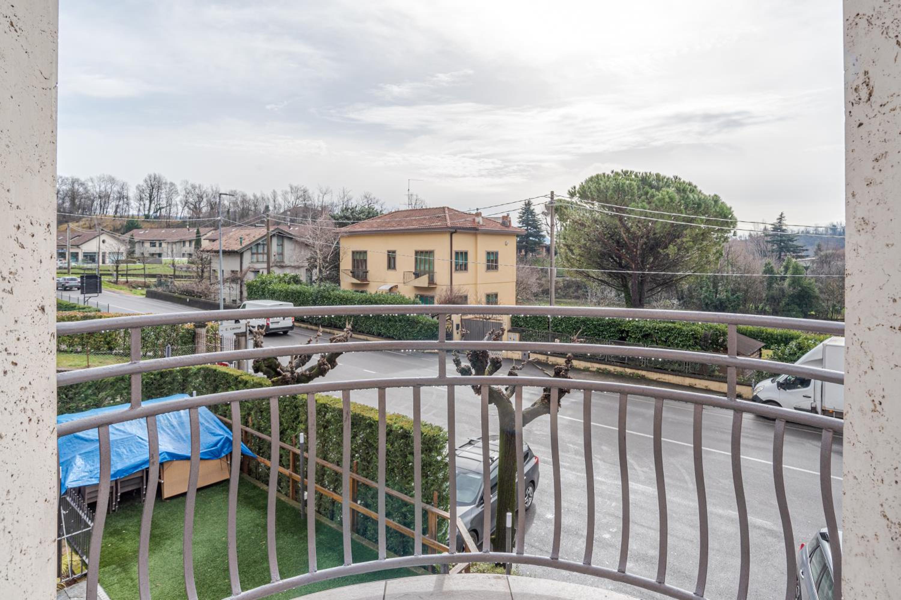 GuestHost - Roomy and bright apartments with terrace! view 5