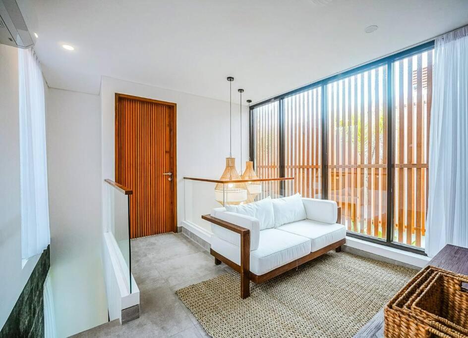 Tiny Villa Nyanyi - Stylish Villa in Serene Location 5 Mins to Beach view 3