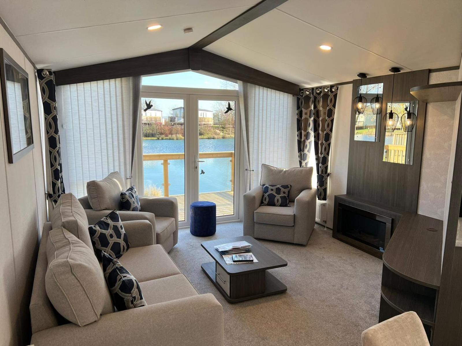 Lakefront Lodge 5 Star Country Park Fishing Lakes Near York FREE Parking view 3
