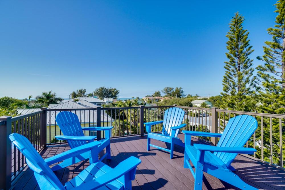 Golf Cart included, private home and only steps to the beach