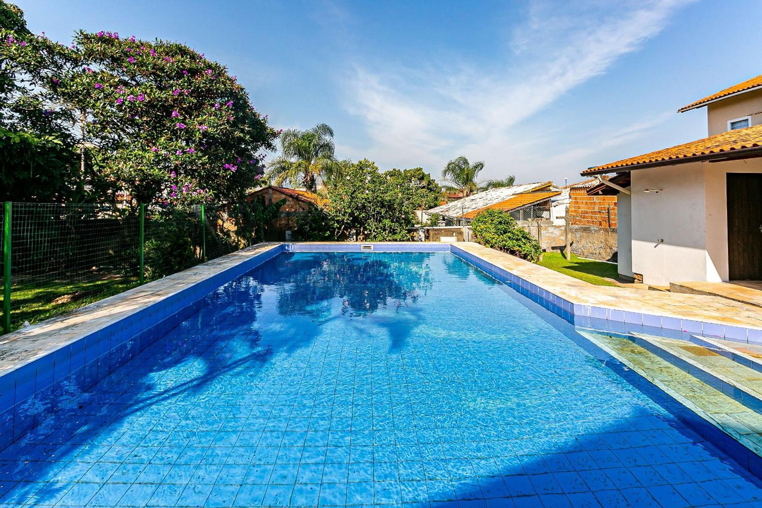 Casa ampla c/ pátio e piscina a 400m do mar SEJ052