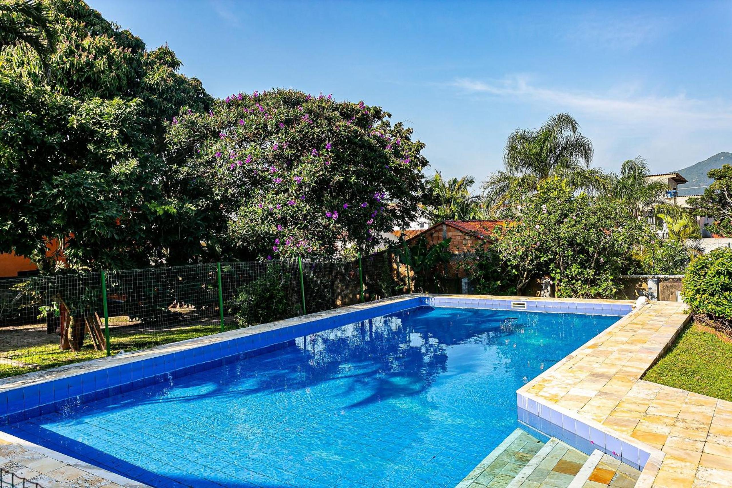 Casa ampla c/ pátio e piscina a 400m do mar SEJ052