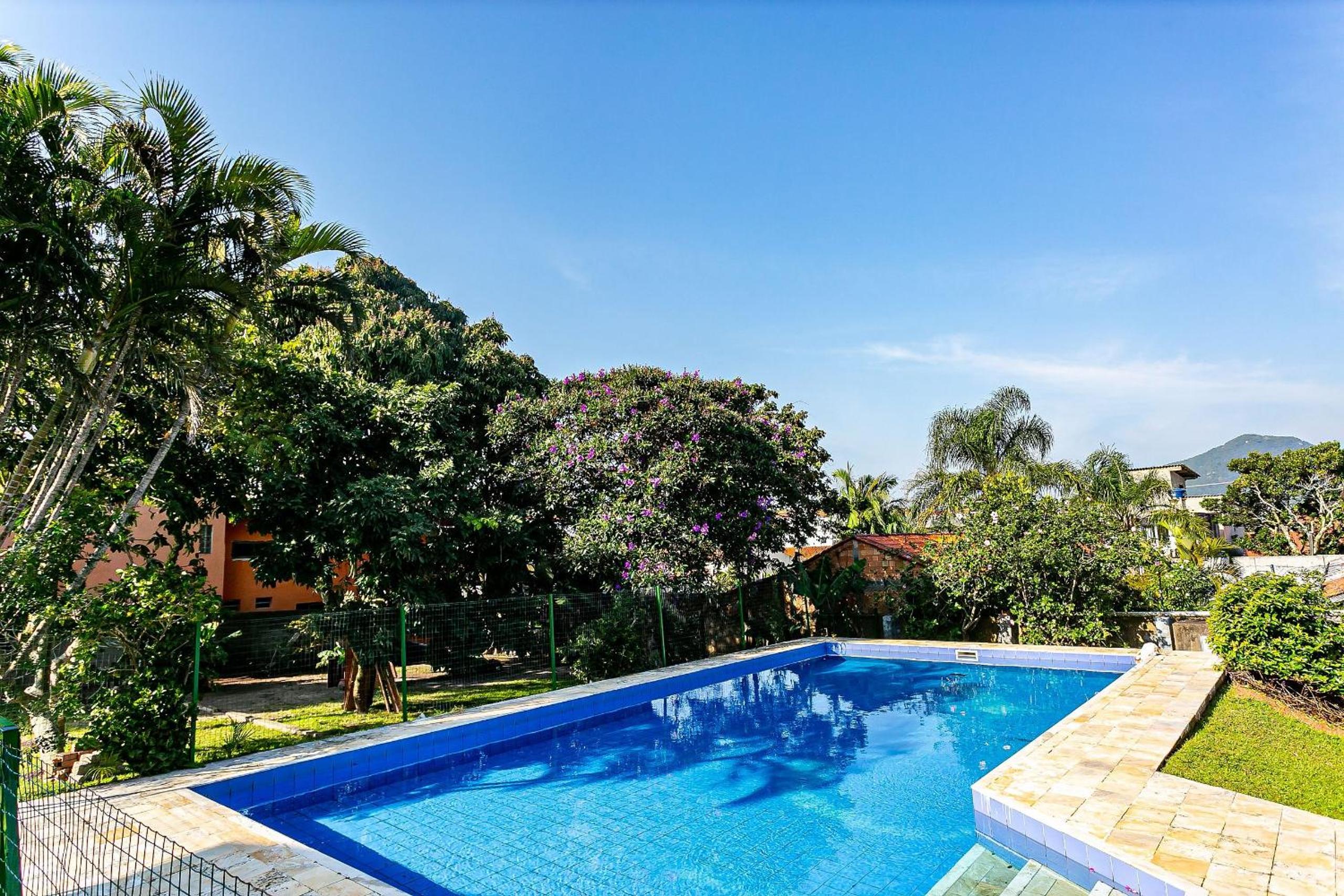 Casa ampla c/ pátio e piscina a 400m do mar SEJ052