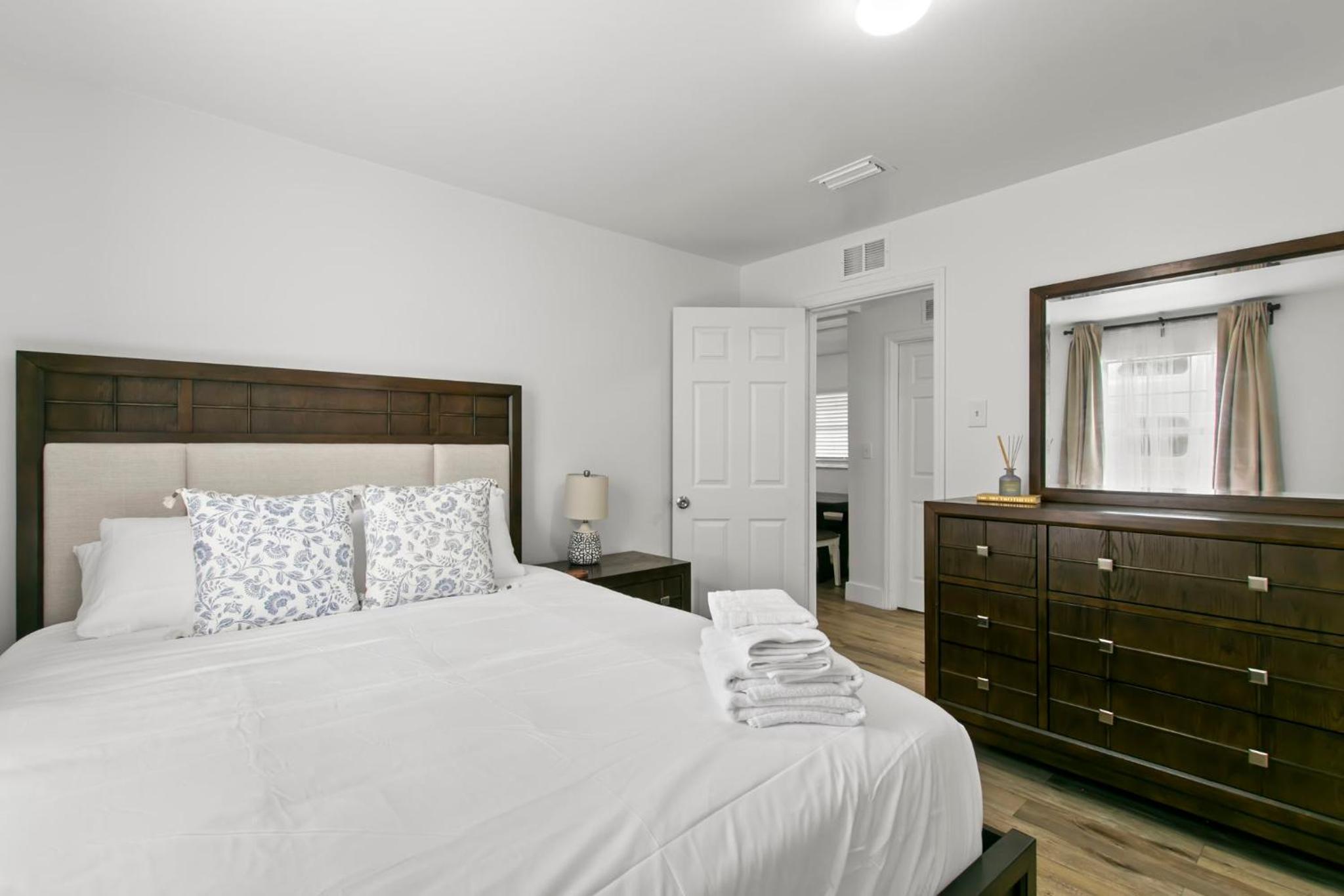 NEW St Pete Retreat - Newly Updated Pet Friendly