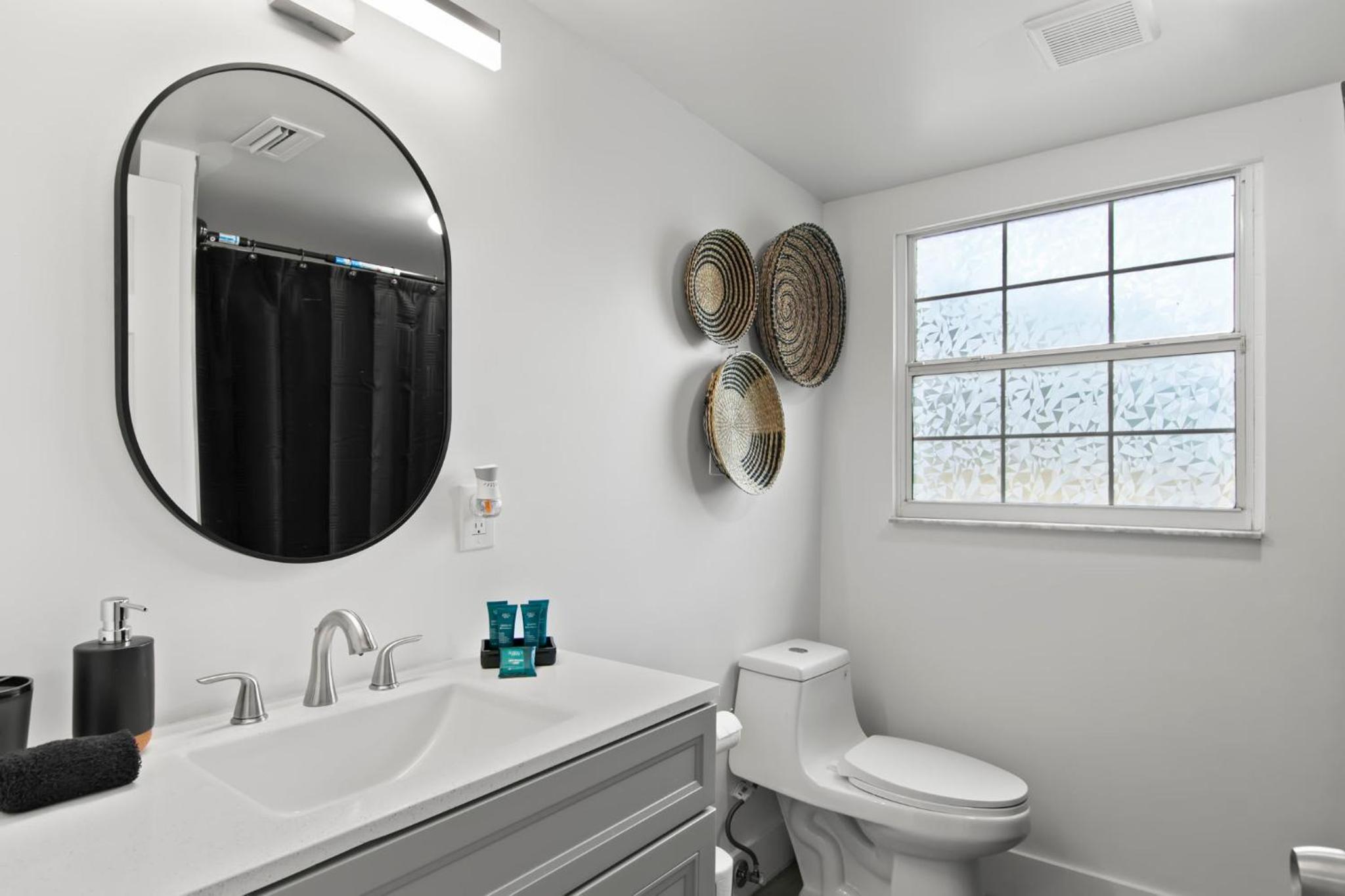 NEW St Pete Retreat - Newly Updated Pet Friendly, photo 8