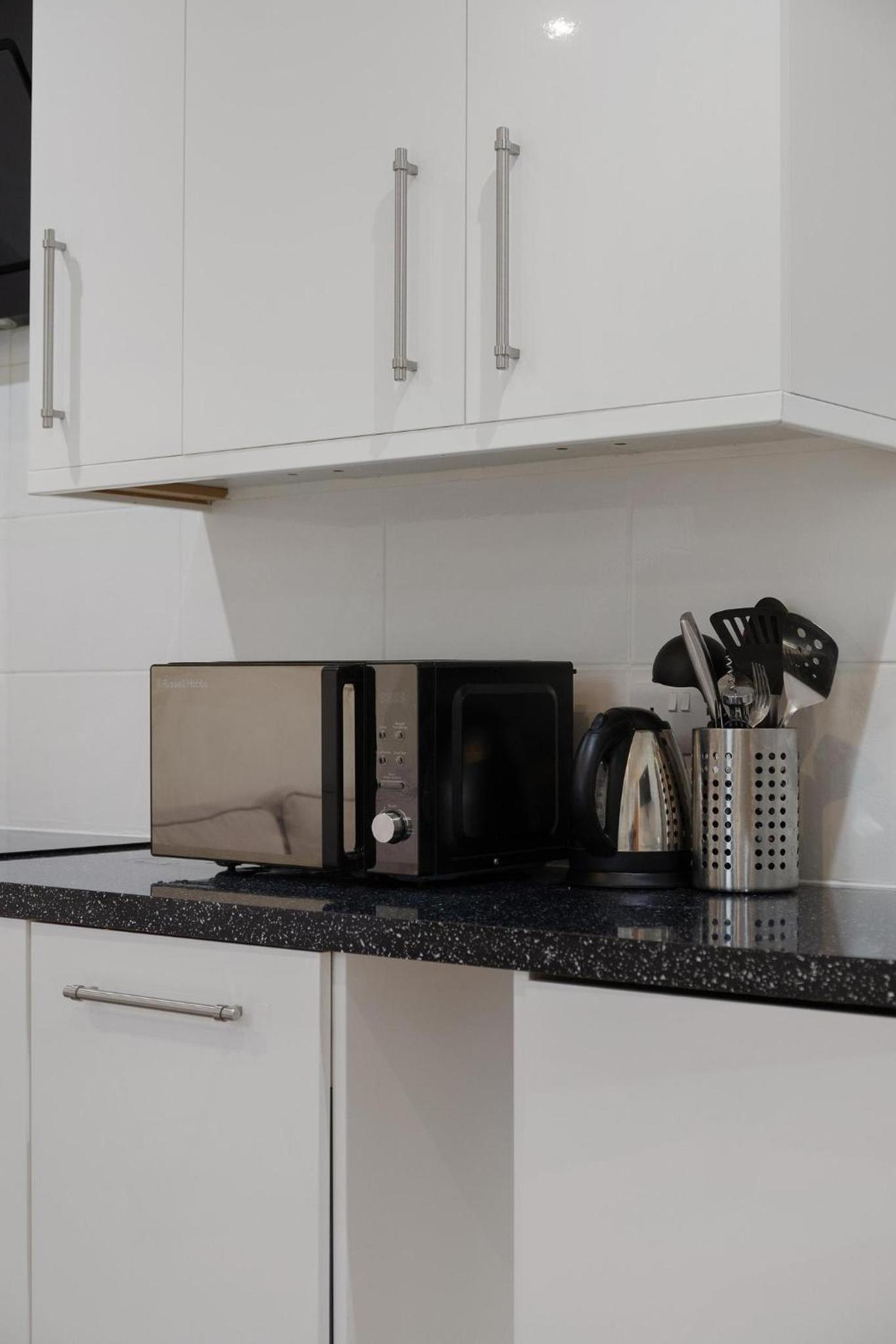 Modern City Centre Flat view 5