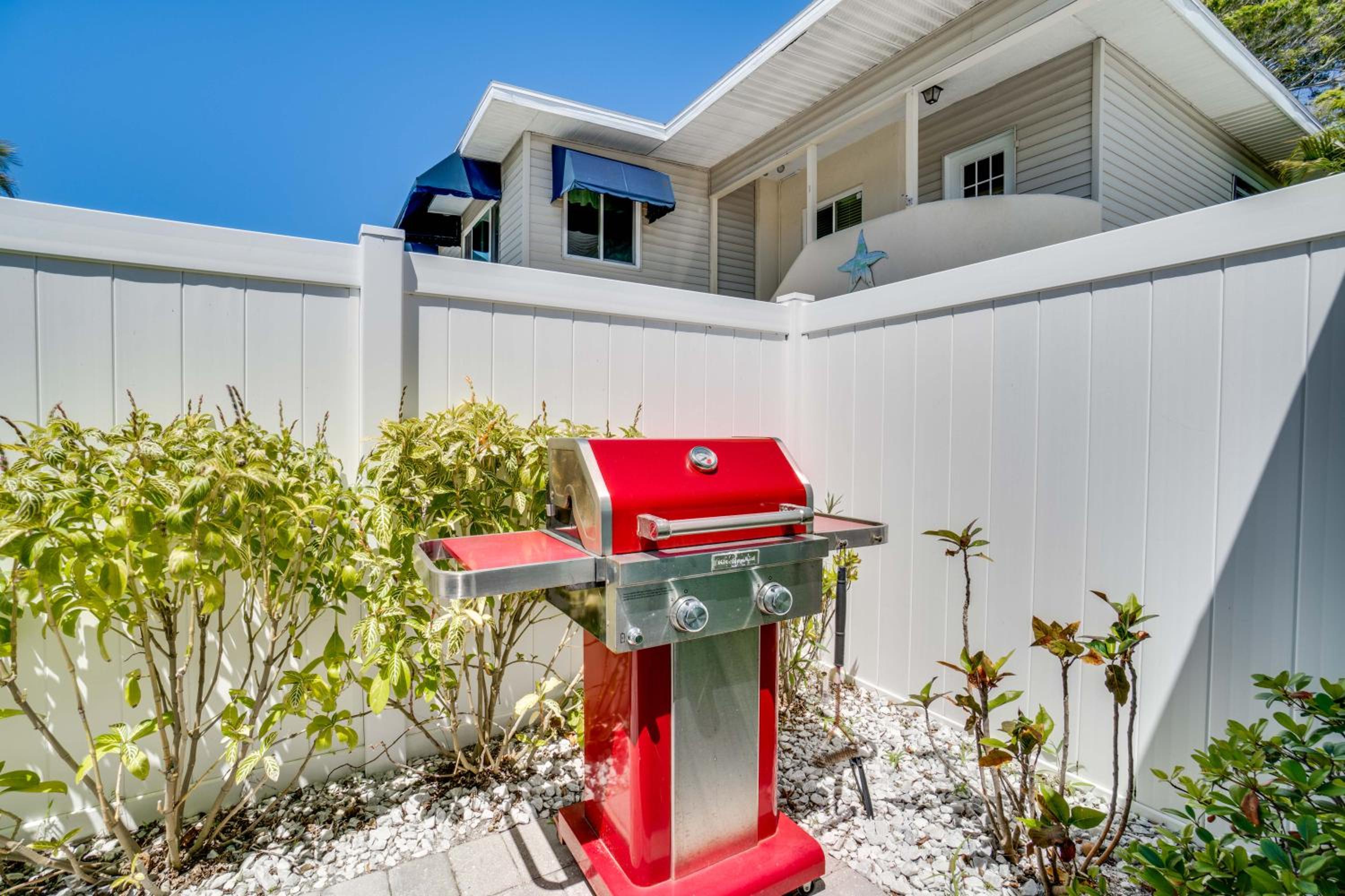Steps to the Beach, Modern Beach Bungalow
