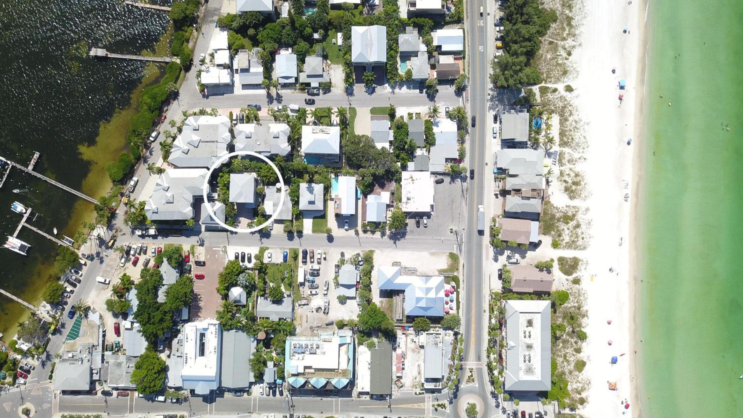 In the Heart of Bradenton Beach, steps to Bridge Street and Beach view 4
