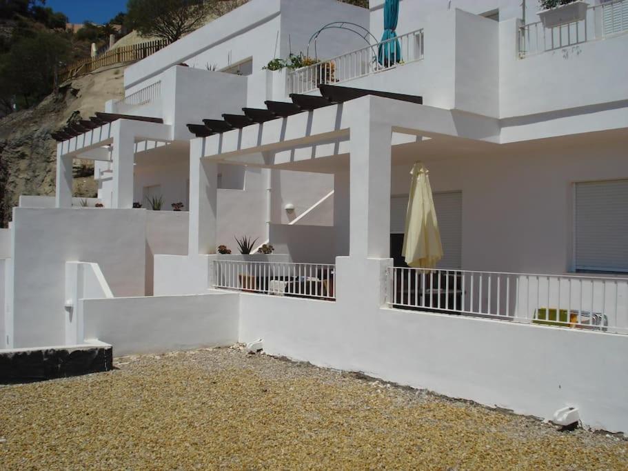 Acogedor apartamento con vistas al Mediterráneo.