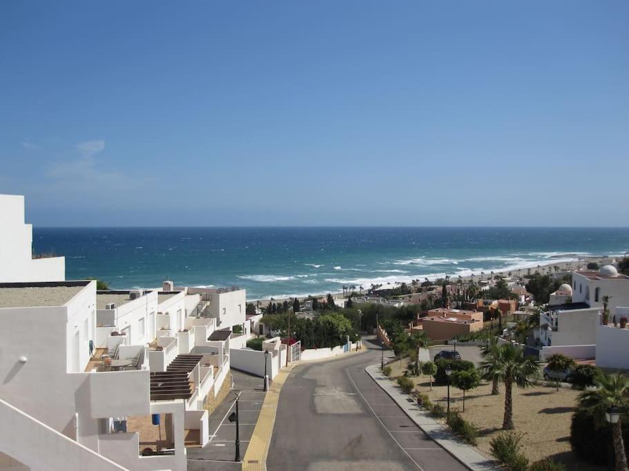 Acogedor apartamento con vistas al Mediterráneo.