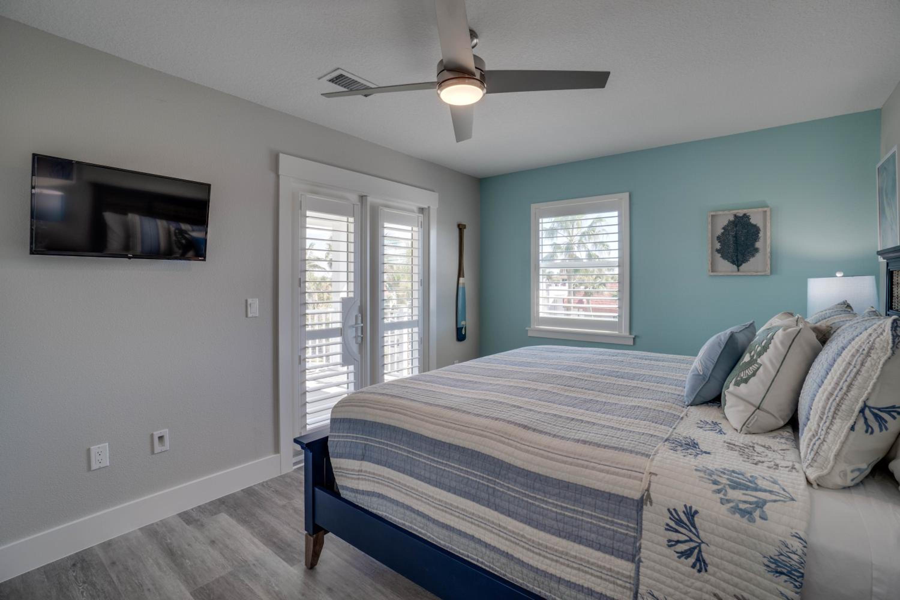 Grand Island Oasis, Pool Spa Roof Top Deck & So Much More Sleeps 18 view 3