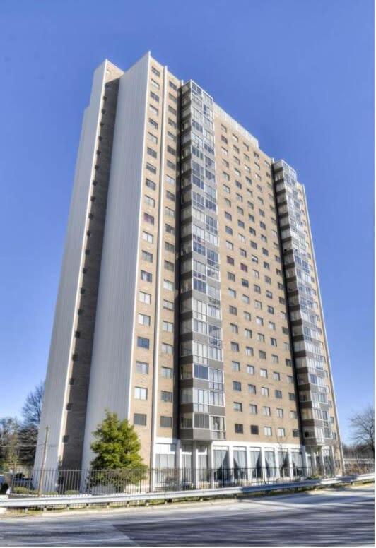 Close to everything fun Free Parking LM1704 view 5