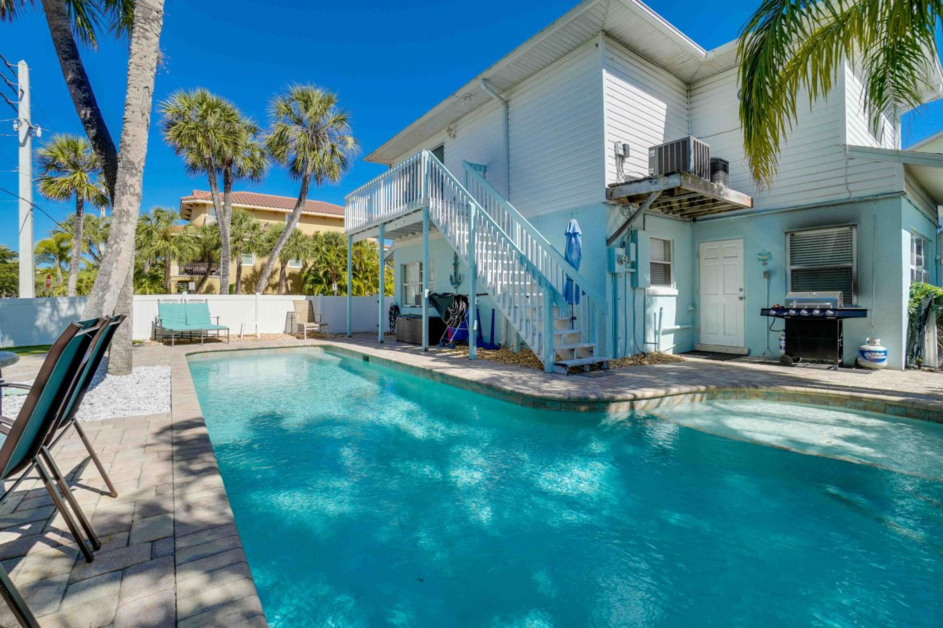 Large Pet Friendly Home just steps from White Sandy Beach
