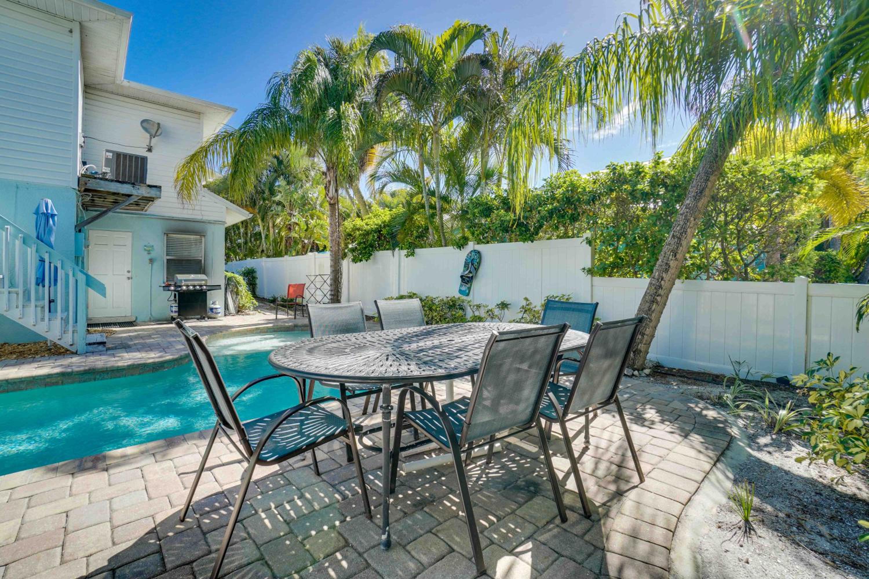 Large Pet Friendly Home just steps from White Sandy Beach