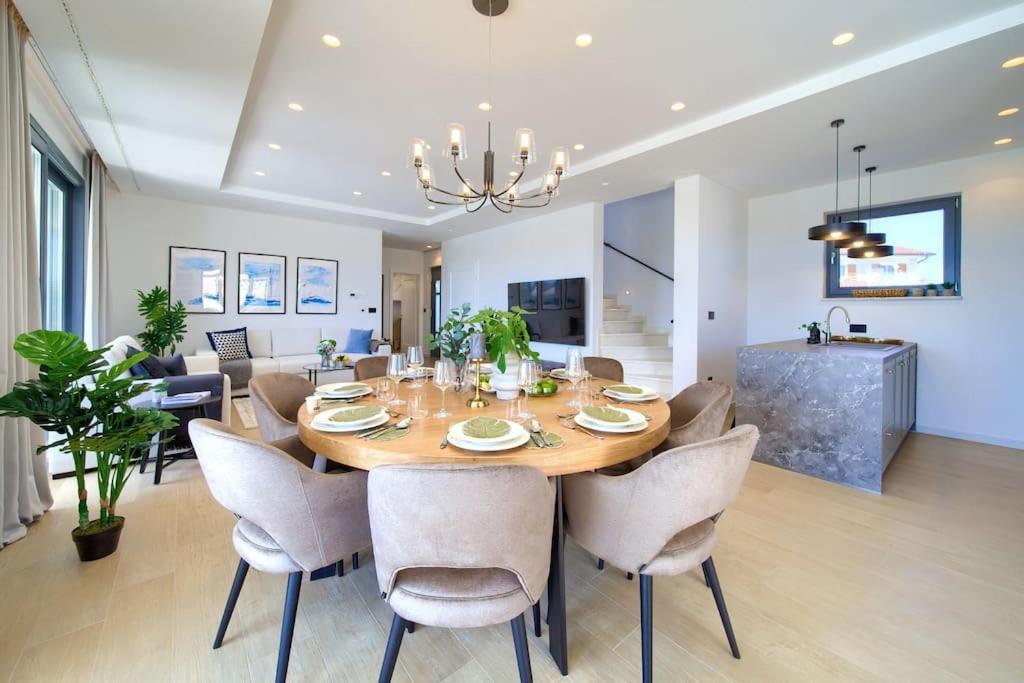 Luxury Villa Harmony with heated pool and seaview view 4