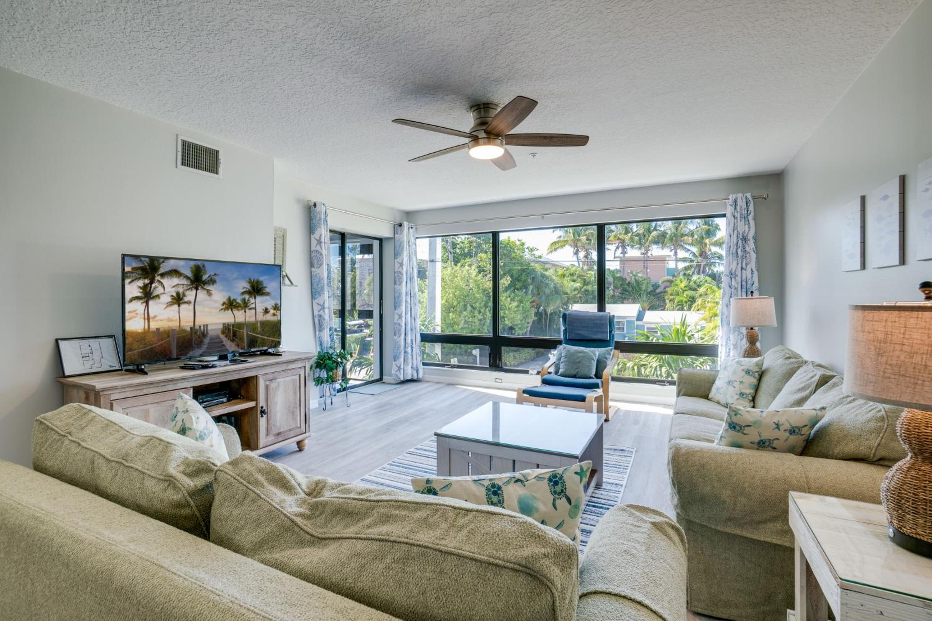 Two Houses from The Beach - Amazing Tropical Sunsets view 2